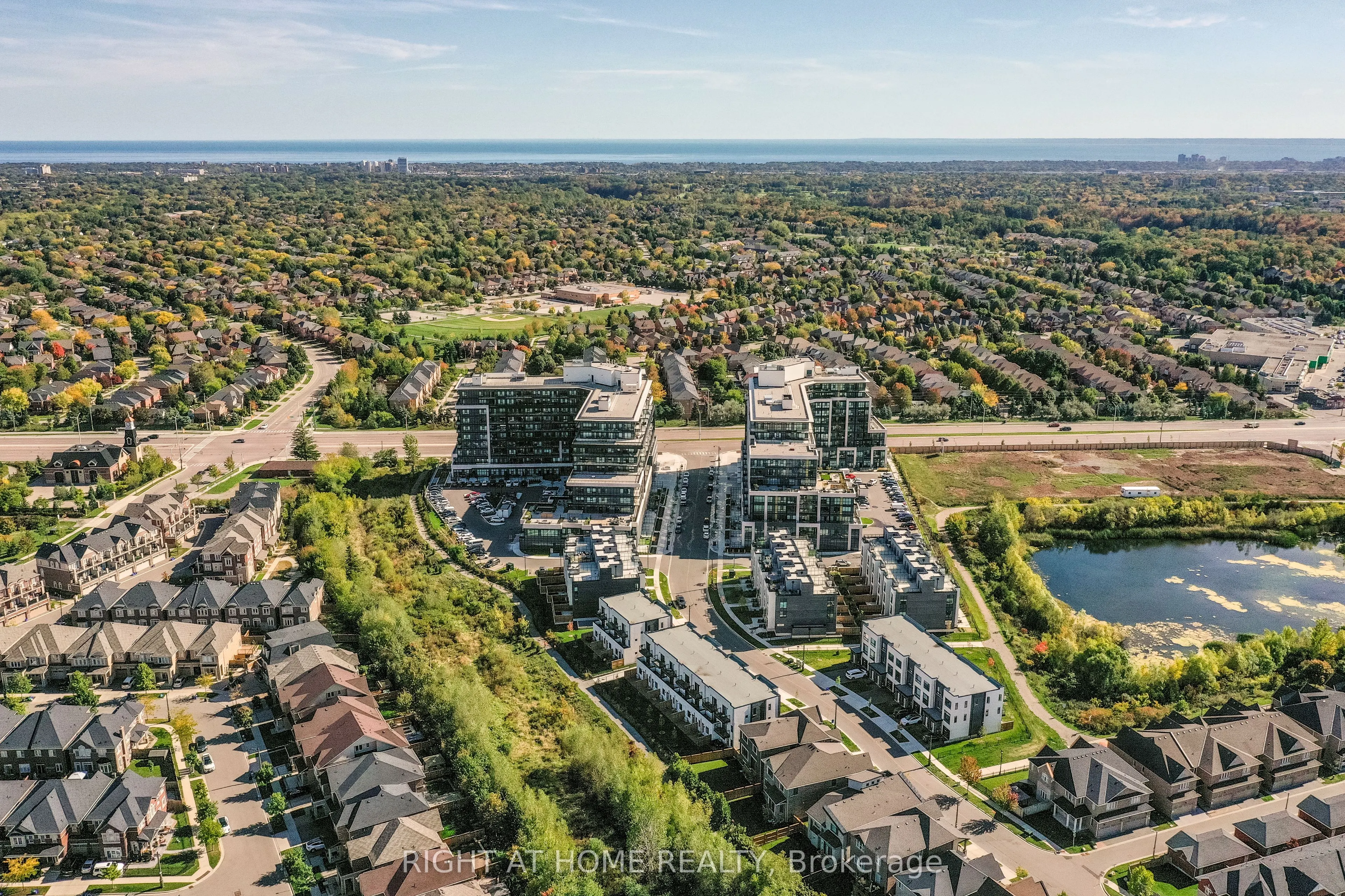 405 Dundas Street W, #119