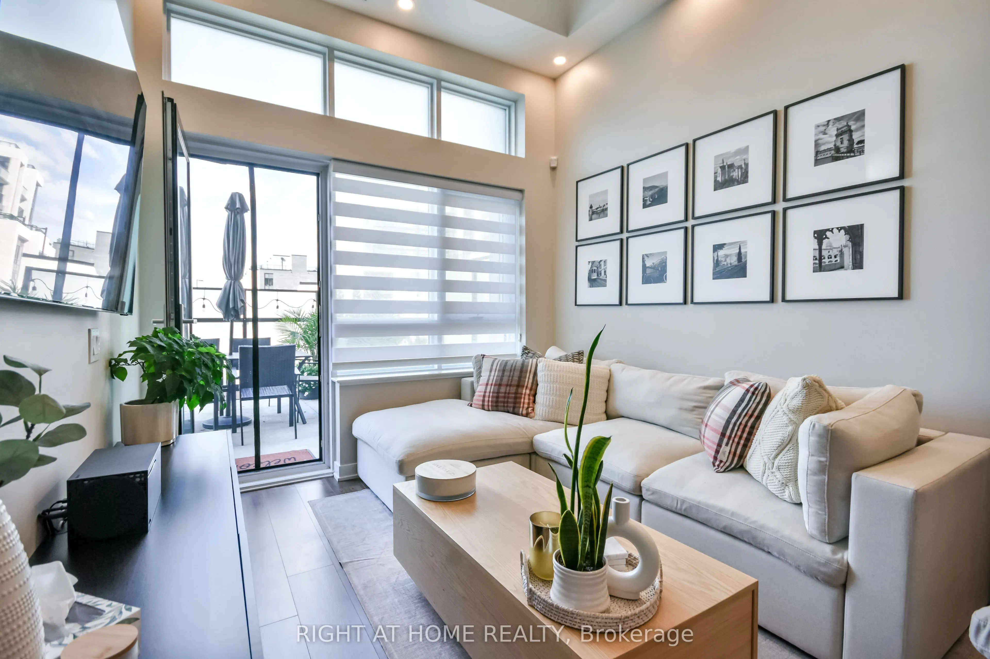 405 Dundas Street W, #119