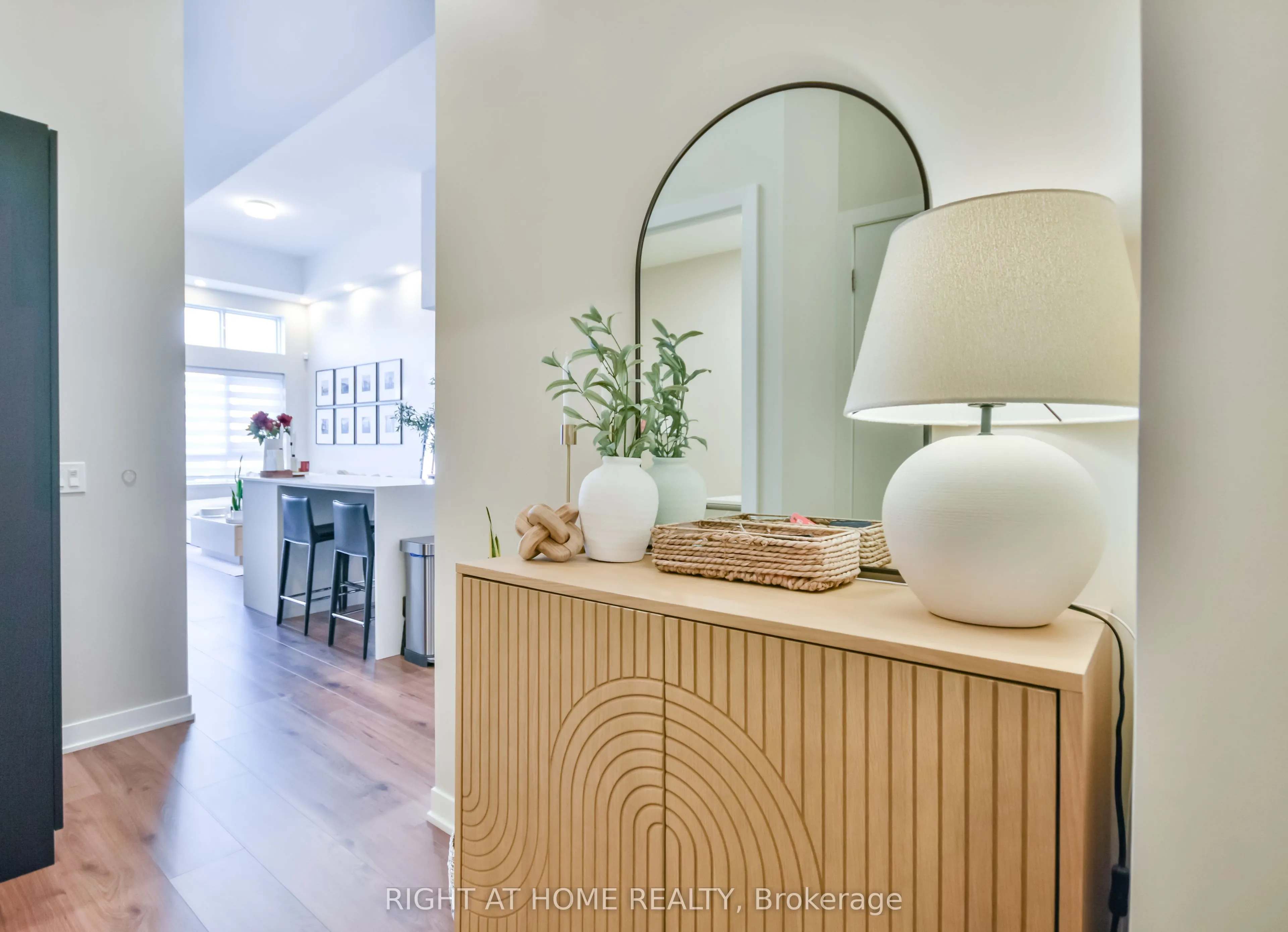 405 Dundas Street W, #119