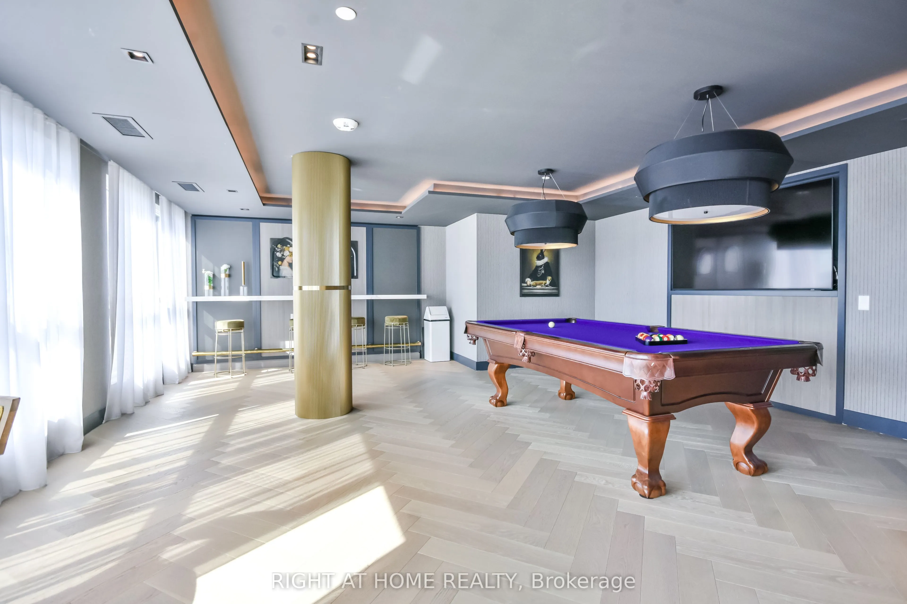 405 Dundas Street W, #119