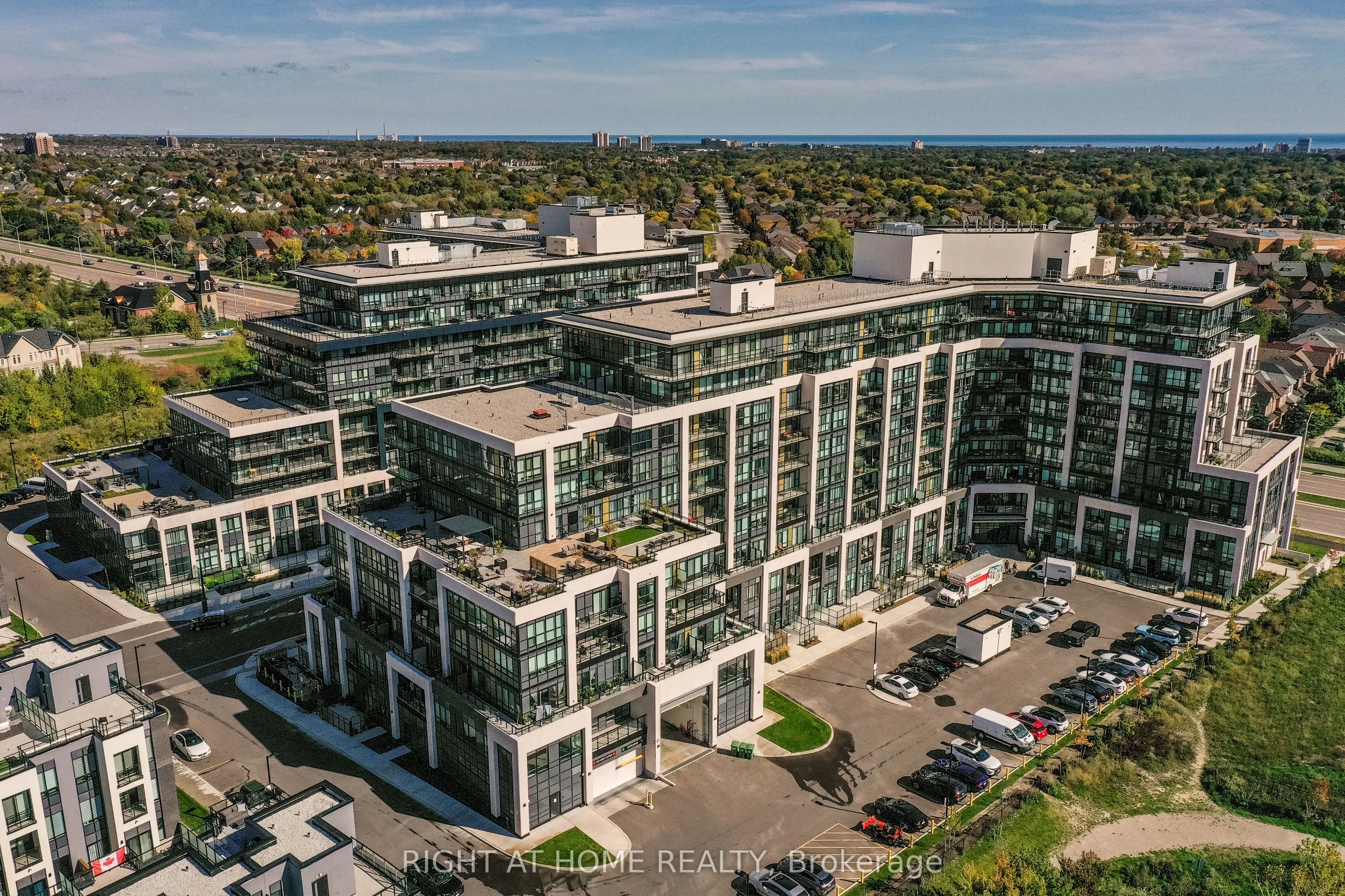 405 Dundas Street W, #119