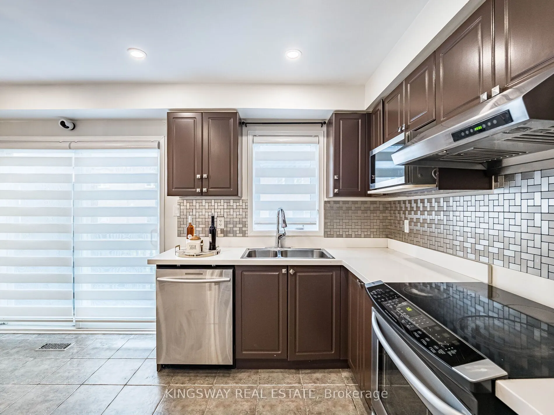 3221 Redpath Circle