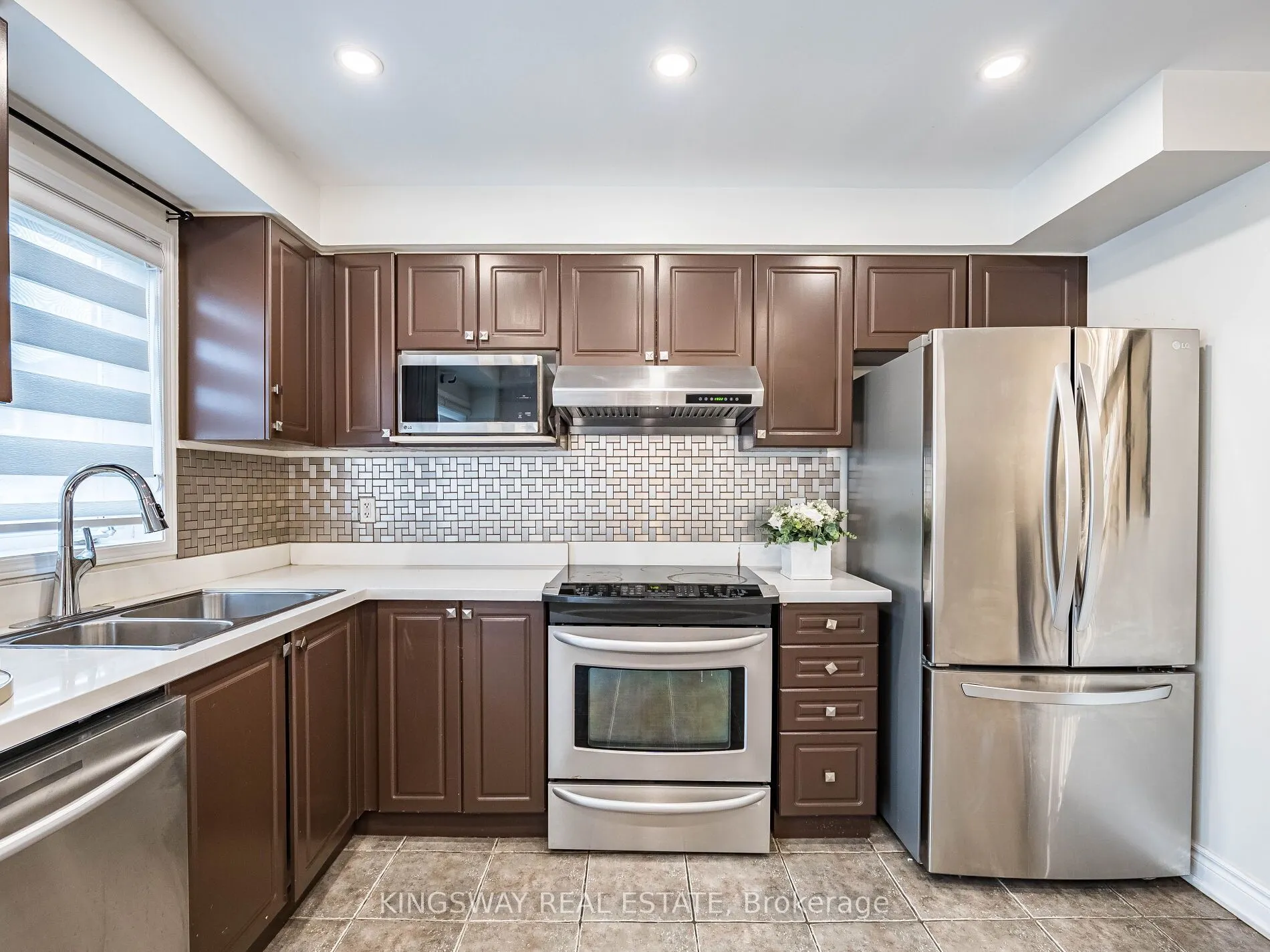 3221 Redpath Circle