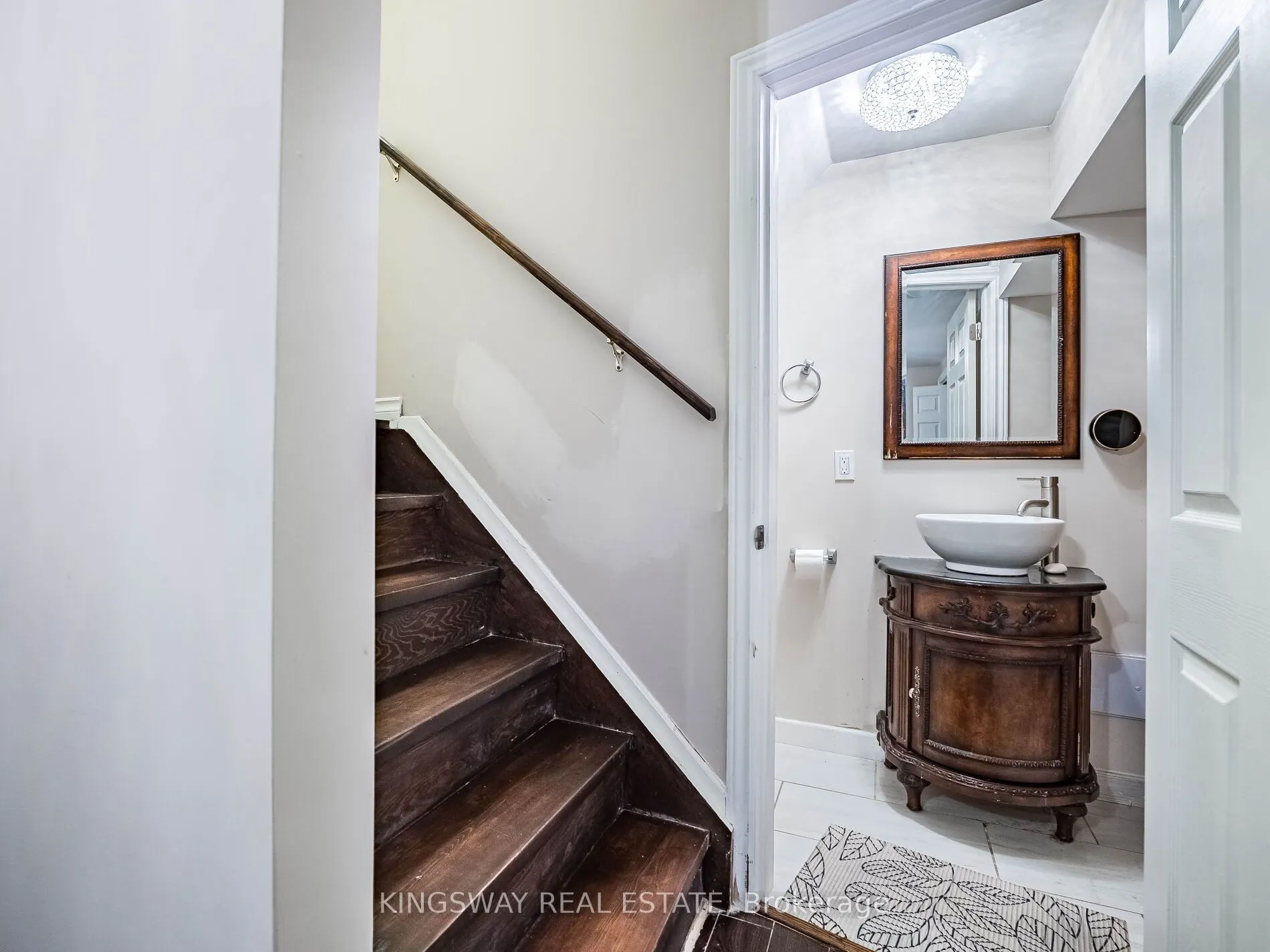 3221 Redpath Circle