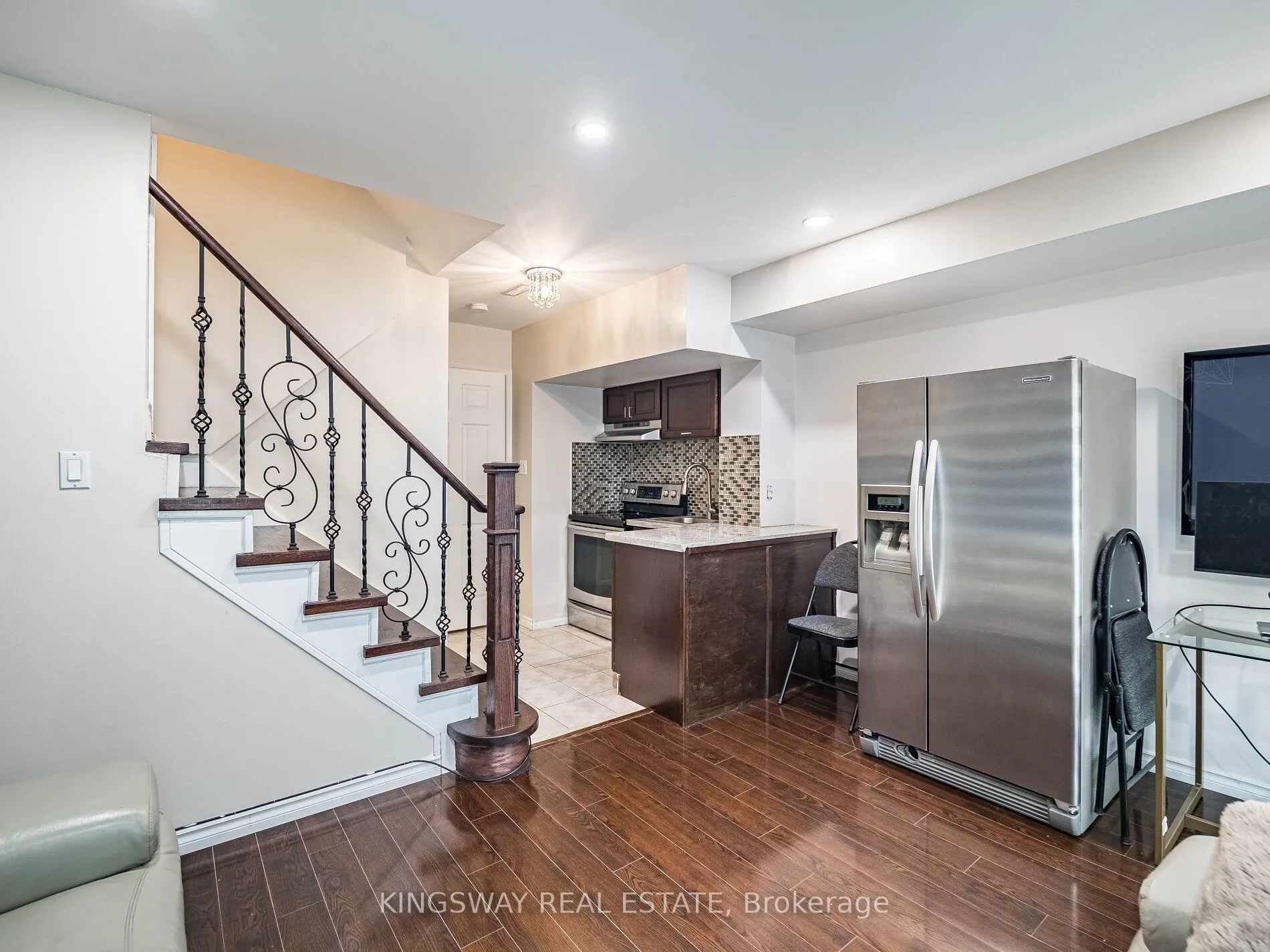 3221 Redpath Circle