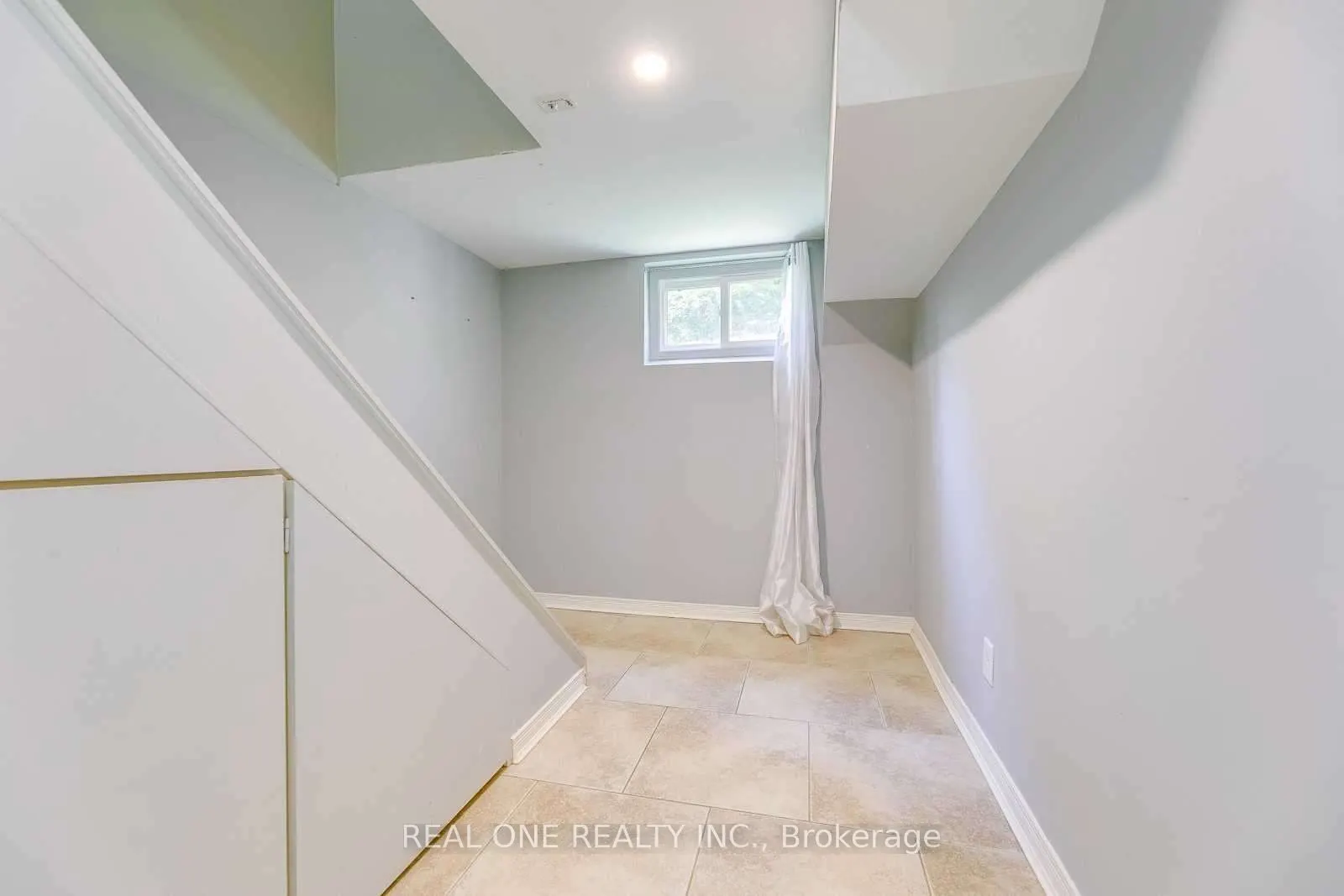 2048 Edinburgh Drive, #Lower