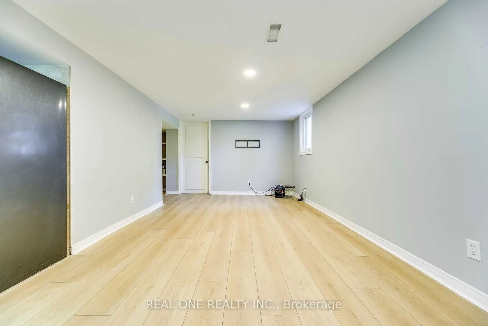 2048 Edinburgh Drive, #Lower