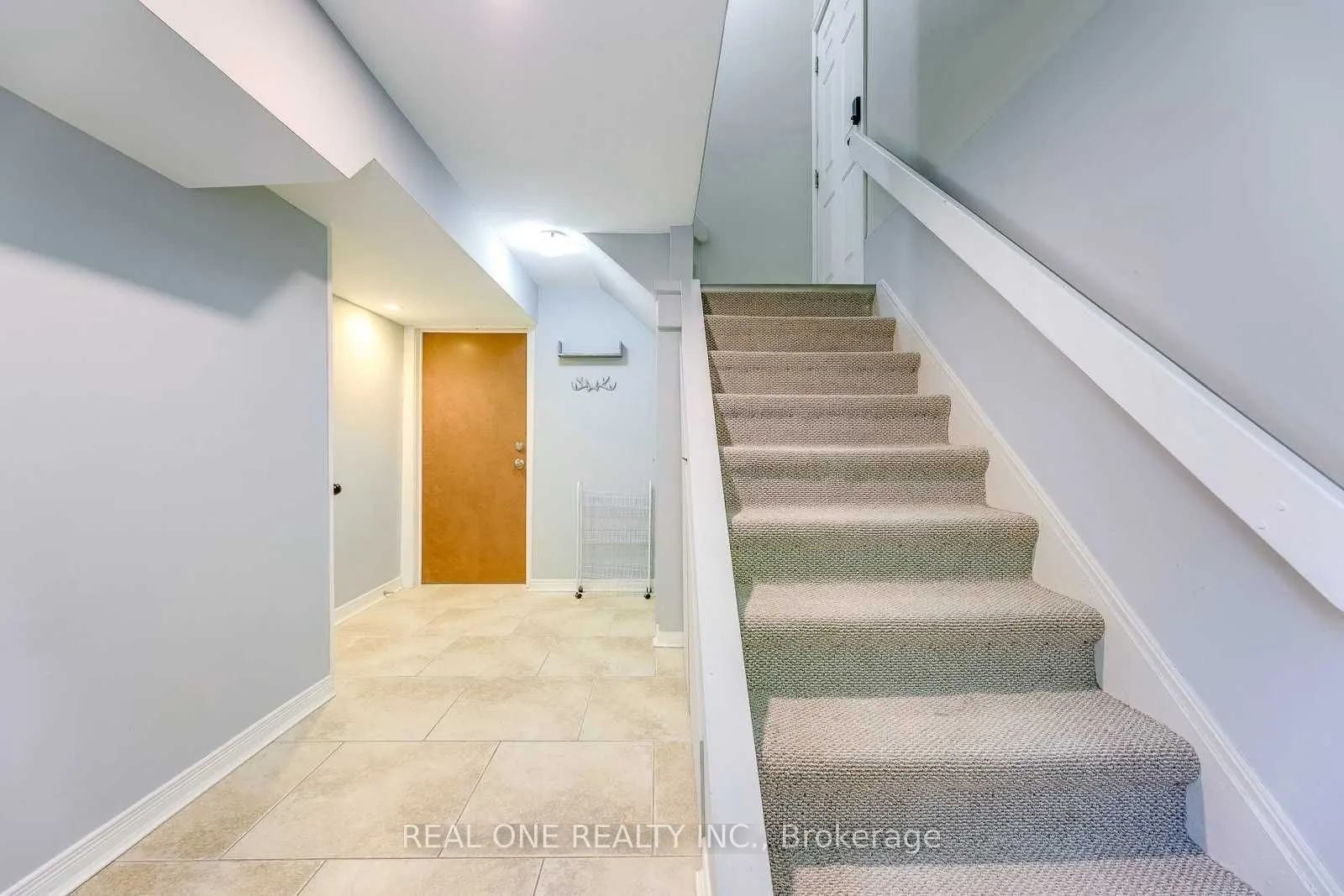 2048 Edinburgh Drive, #Lower