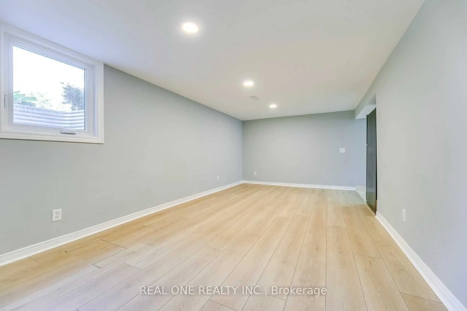 2048 Edinburgh Drive, #Lower