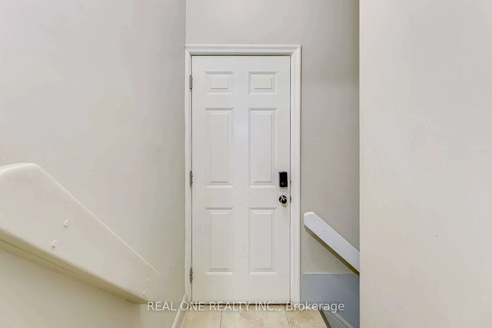 2048 Edinburgh Drive, #Lower