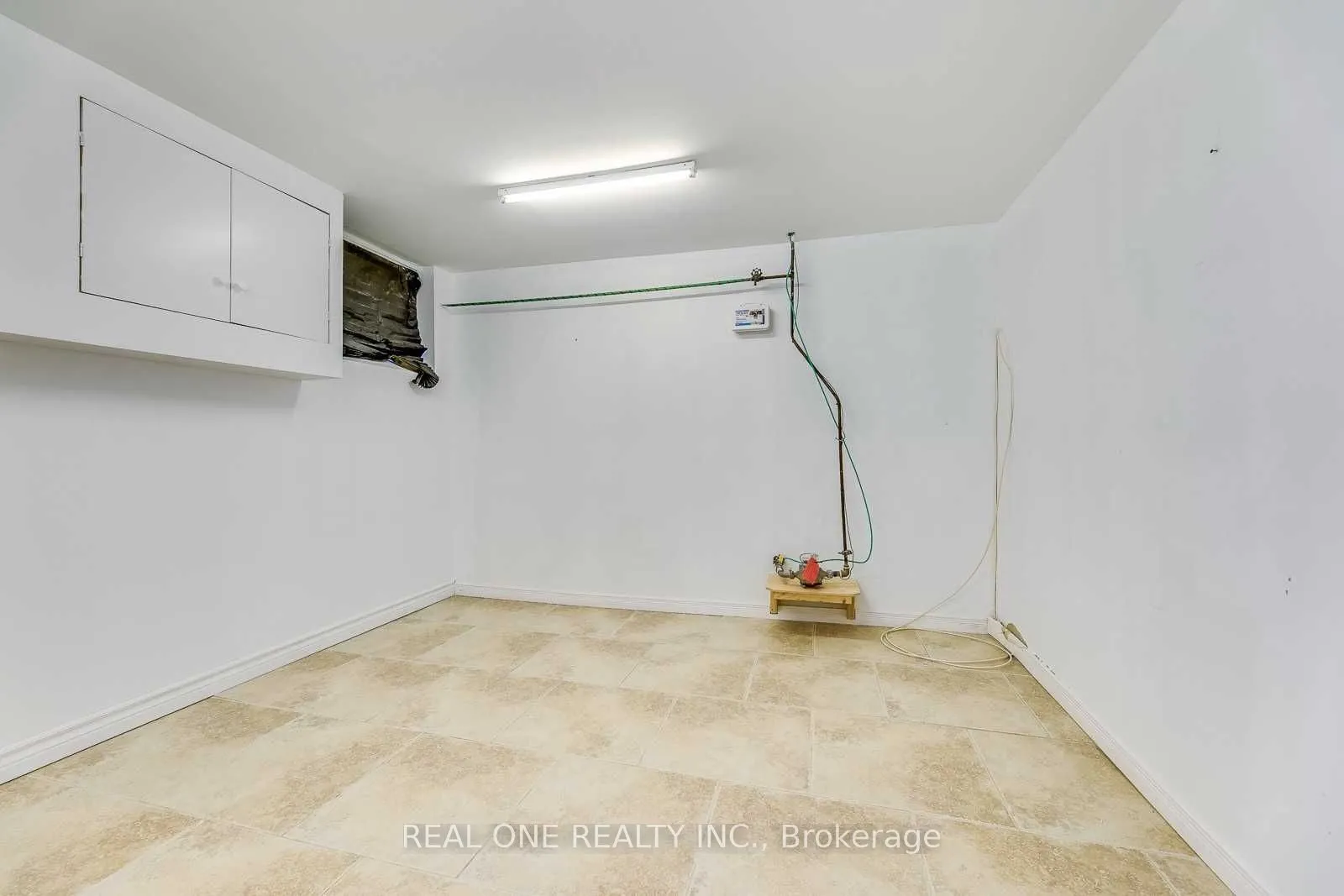 2048 Edinburgh Drive, #Lower