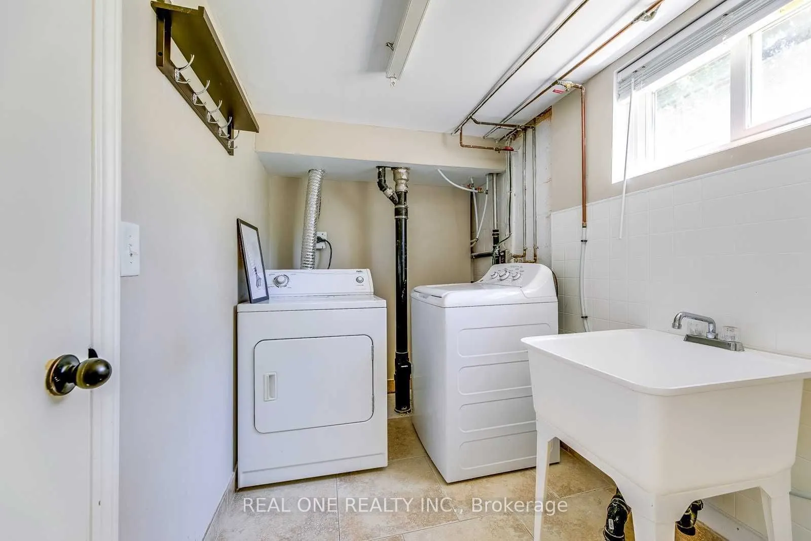 2048 Edinburgh Drive, #Lower