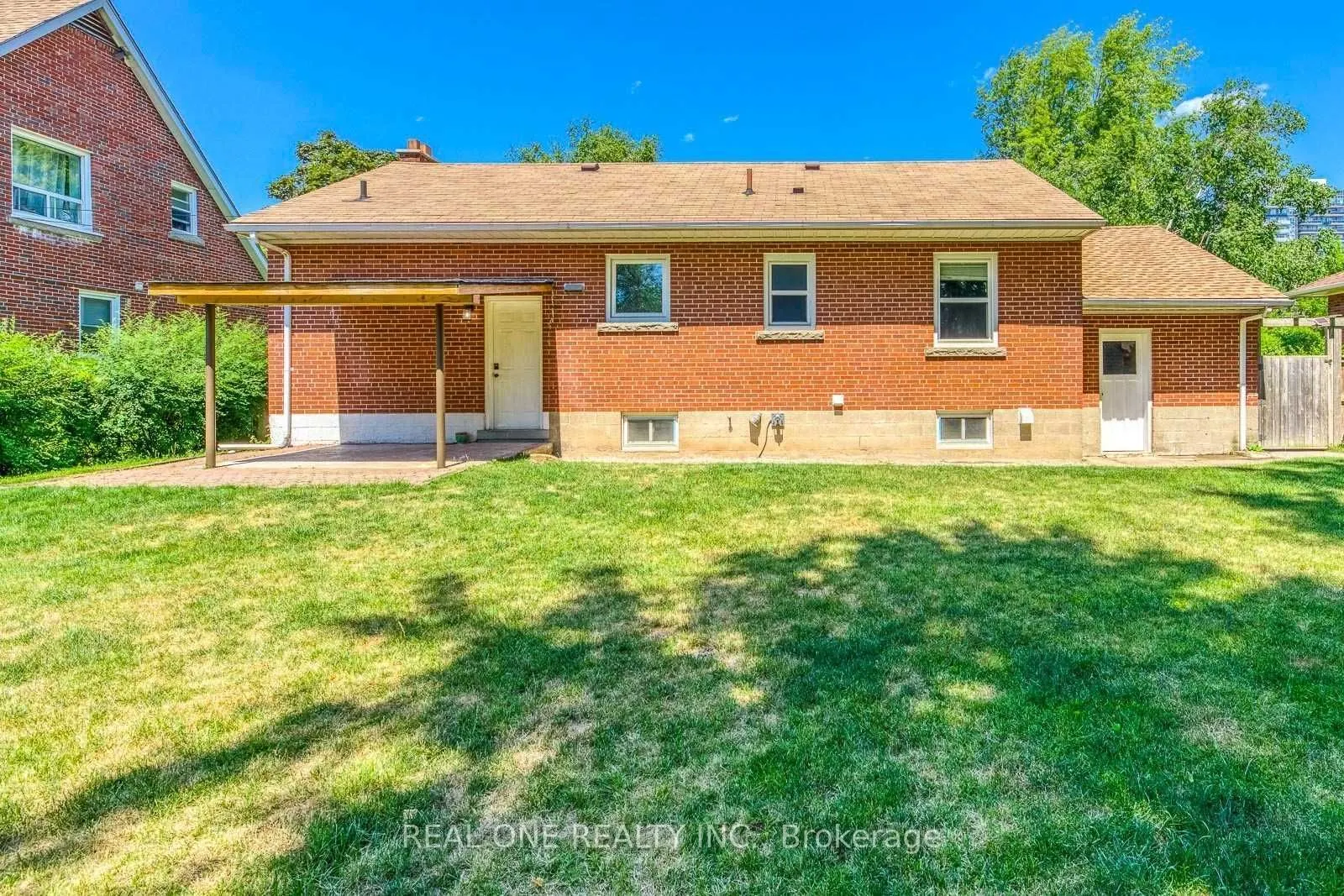 2048 Edinburgh Drive, #Lower