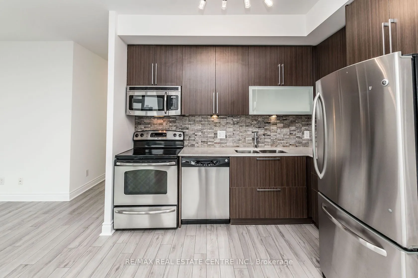 16 Brookers Lane, #3601
