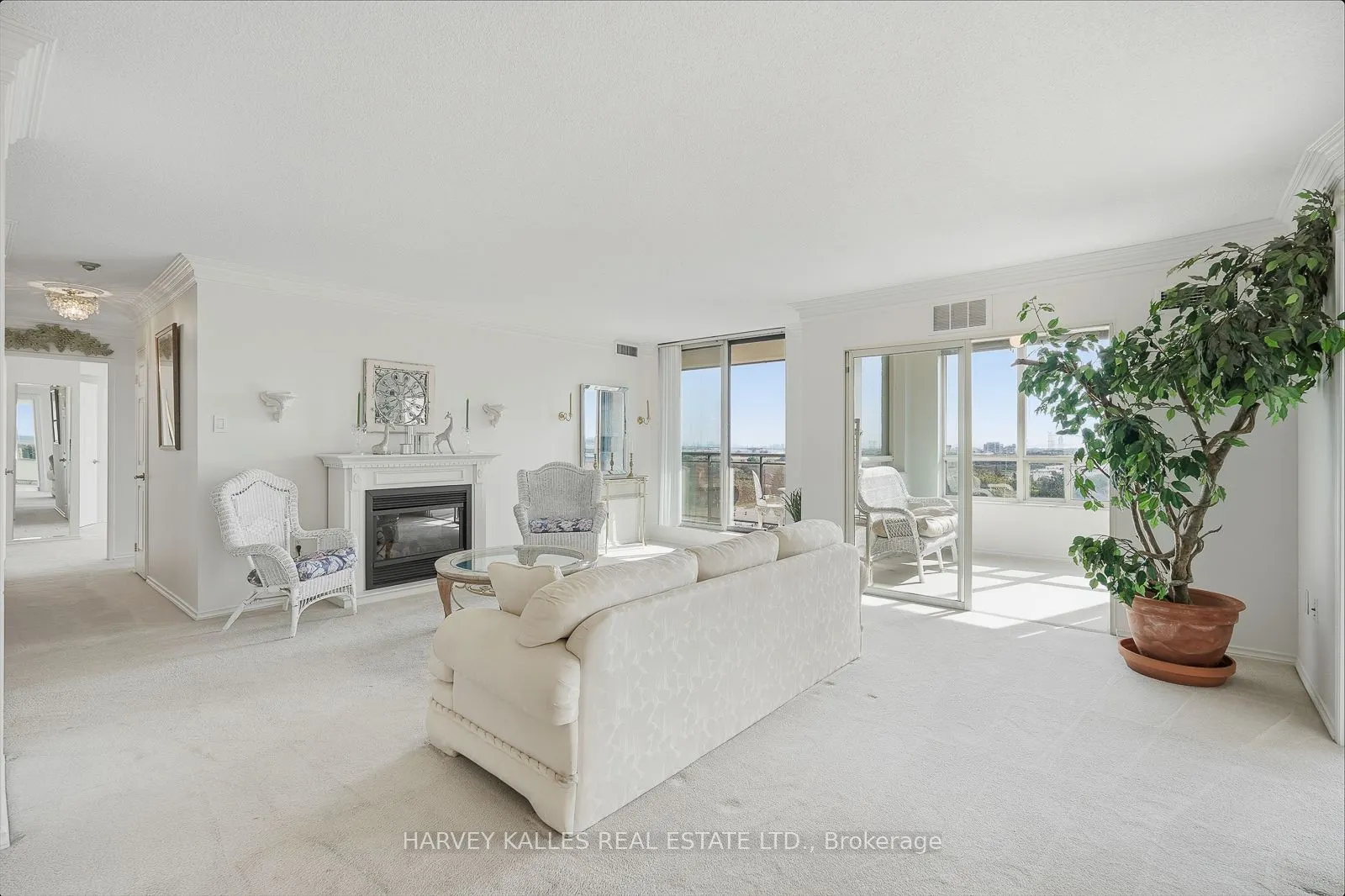 20 Cherrytree Drive, #812
