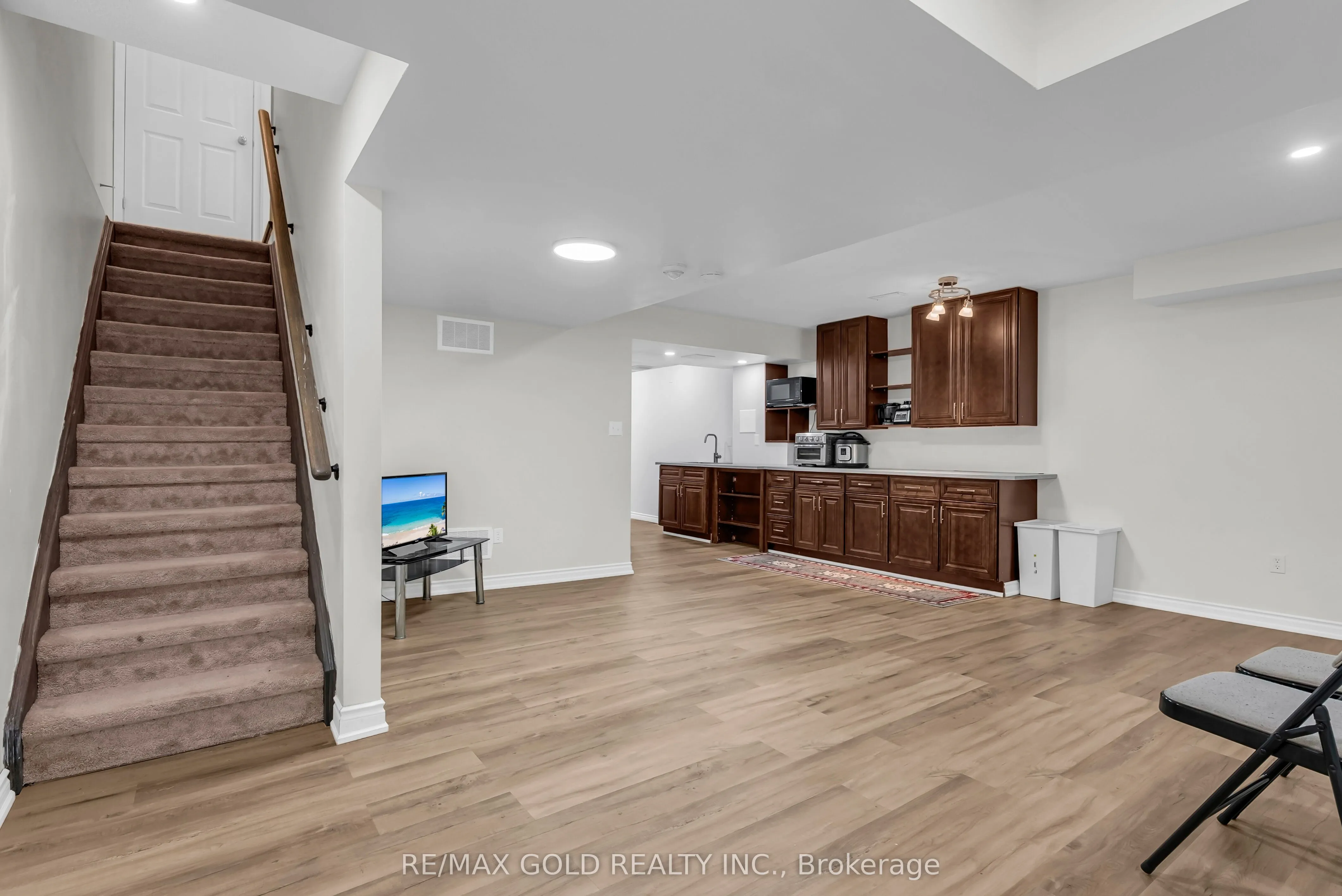 564 Bessborough Drive