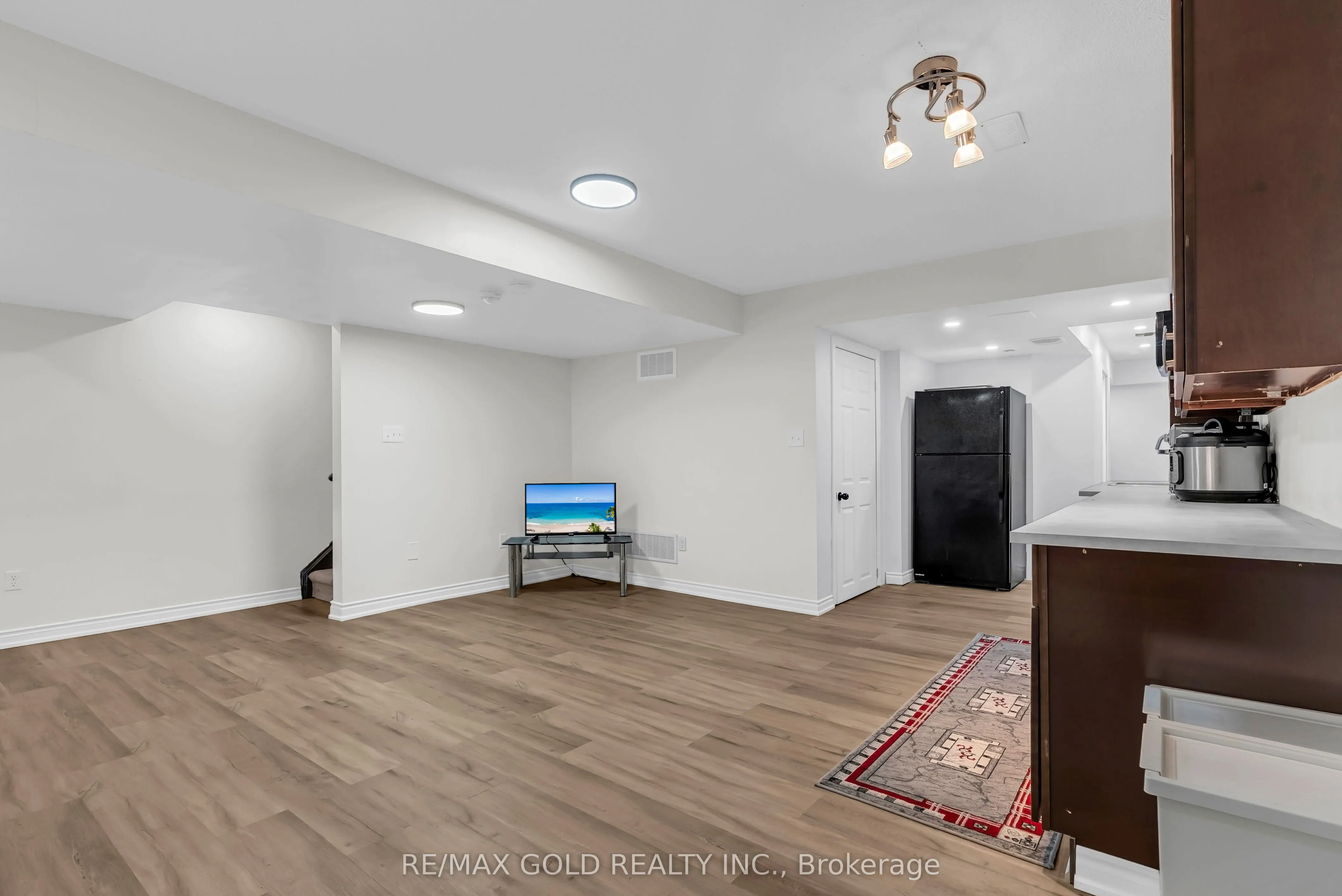 564 Bessborough Drive