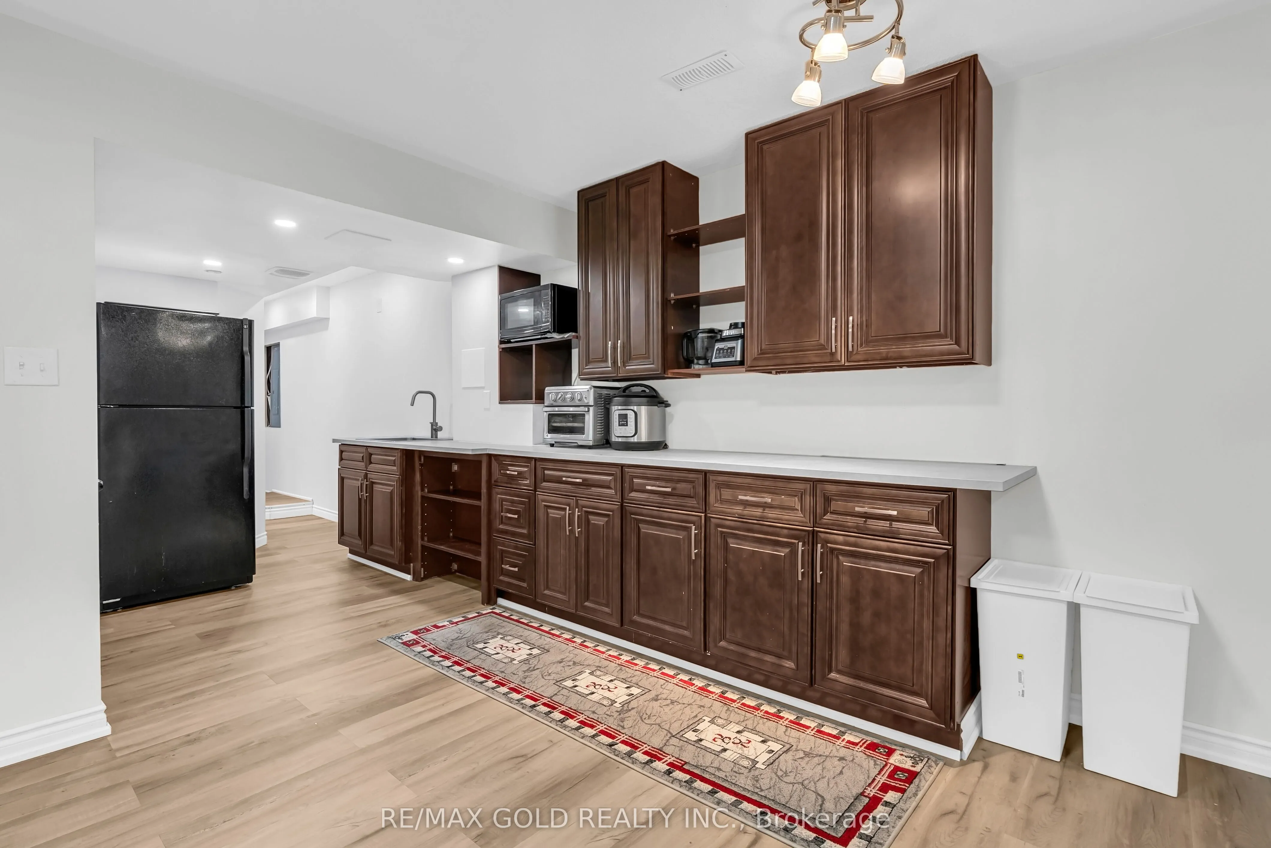 564 Bessborough Drive