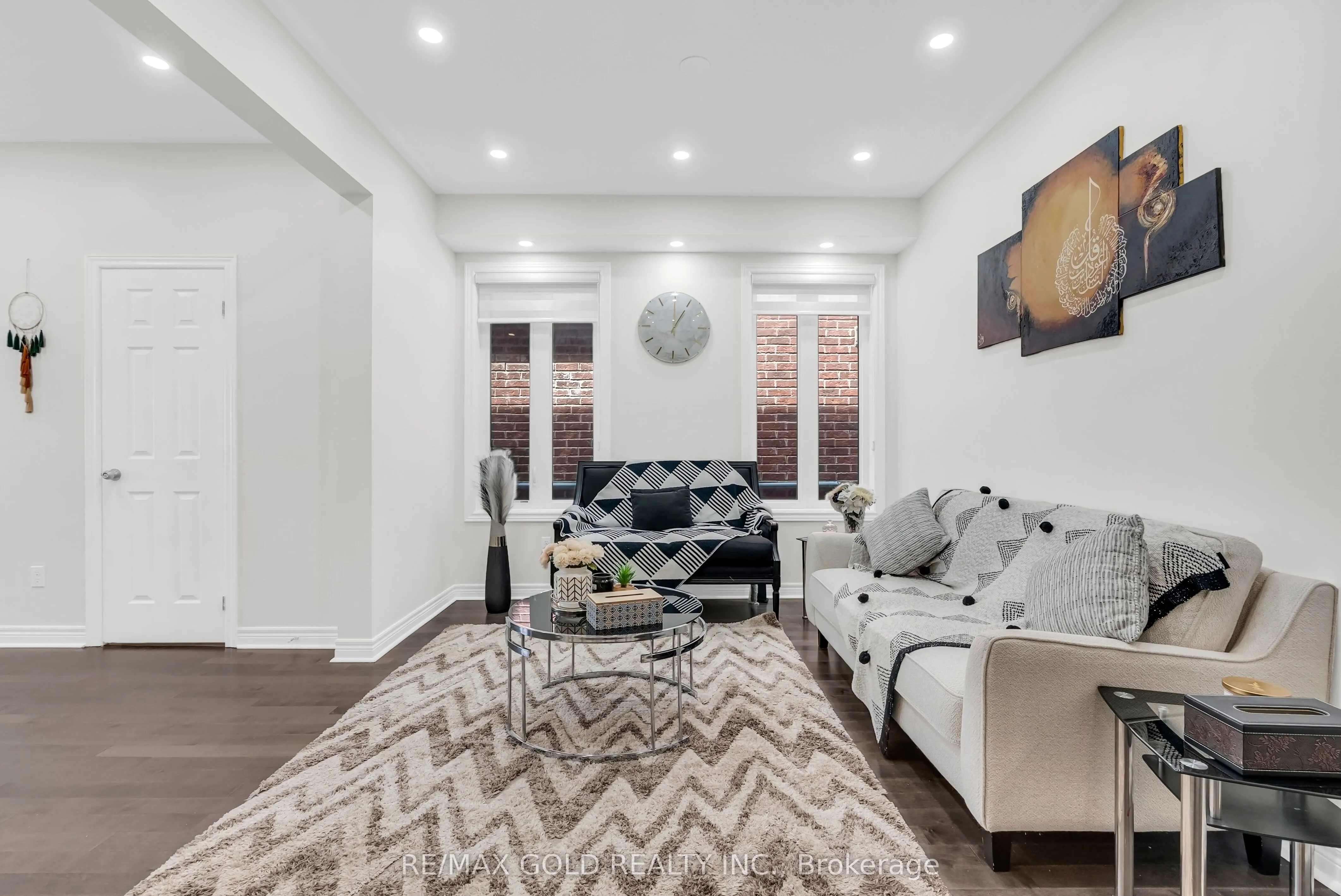 564 Bessborough Drive