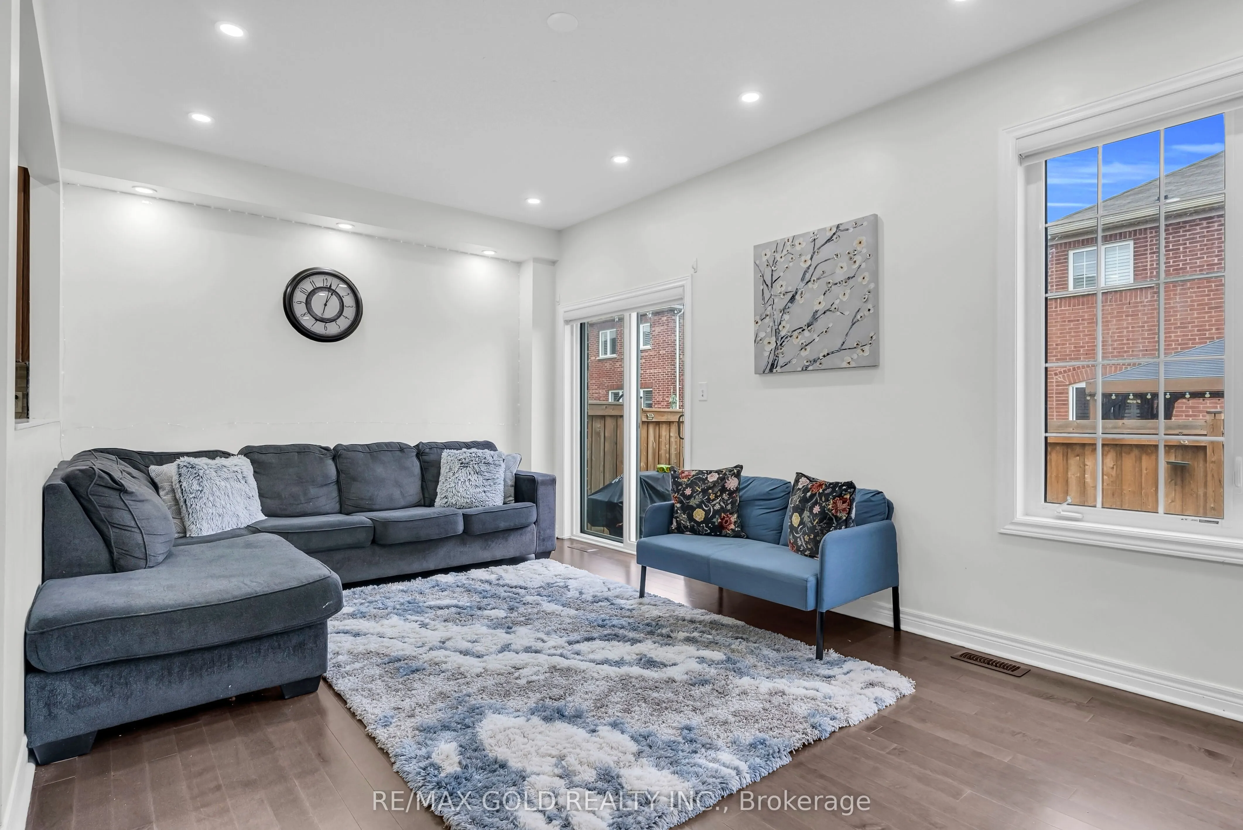 564 Bessborough Drive