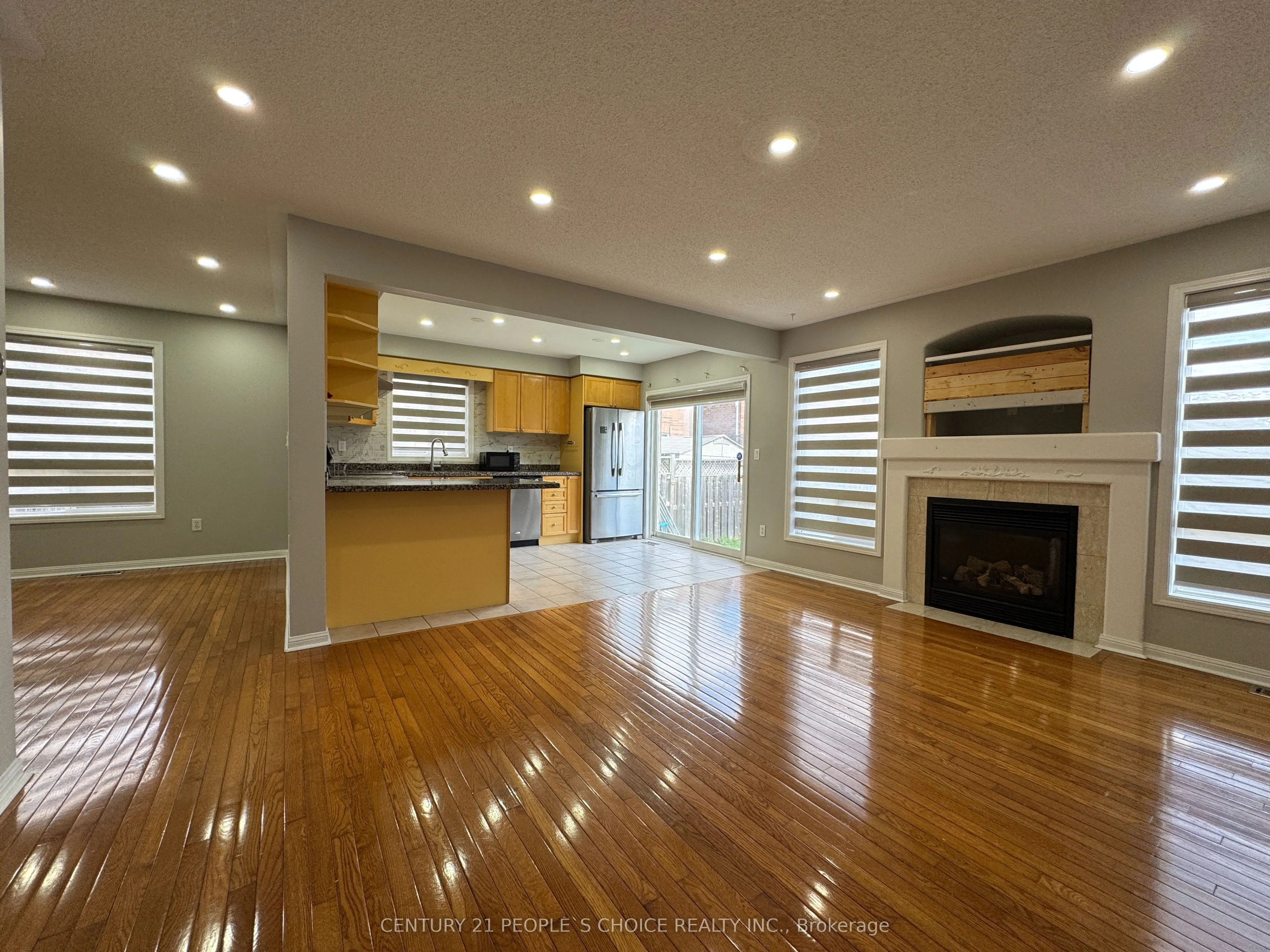 657 Thompson Road S, #Upper