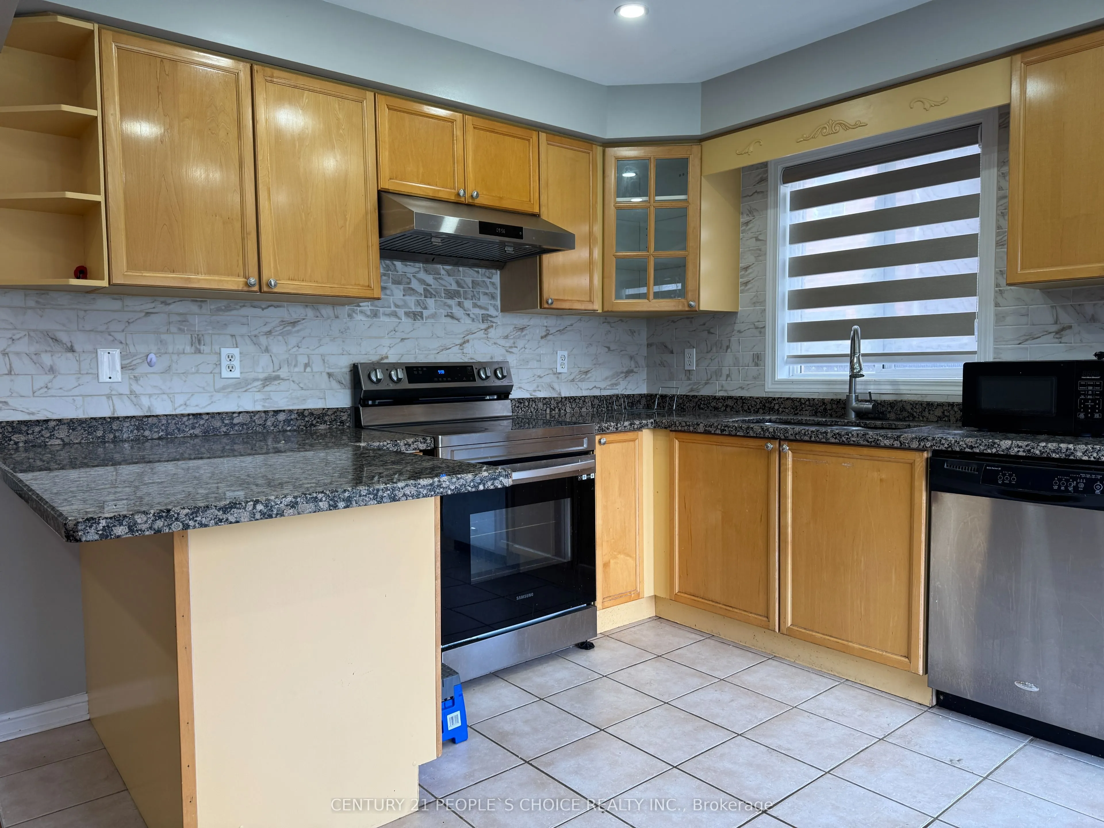 657 Thompson Road S, #Upper