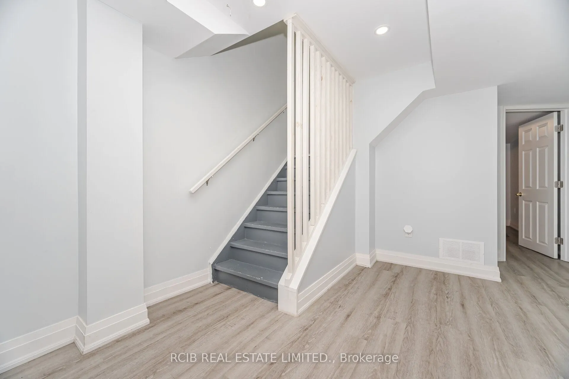 27 Blackstone River Drive