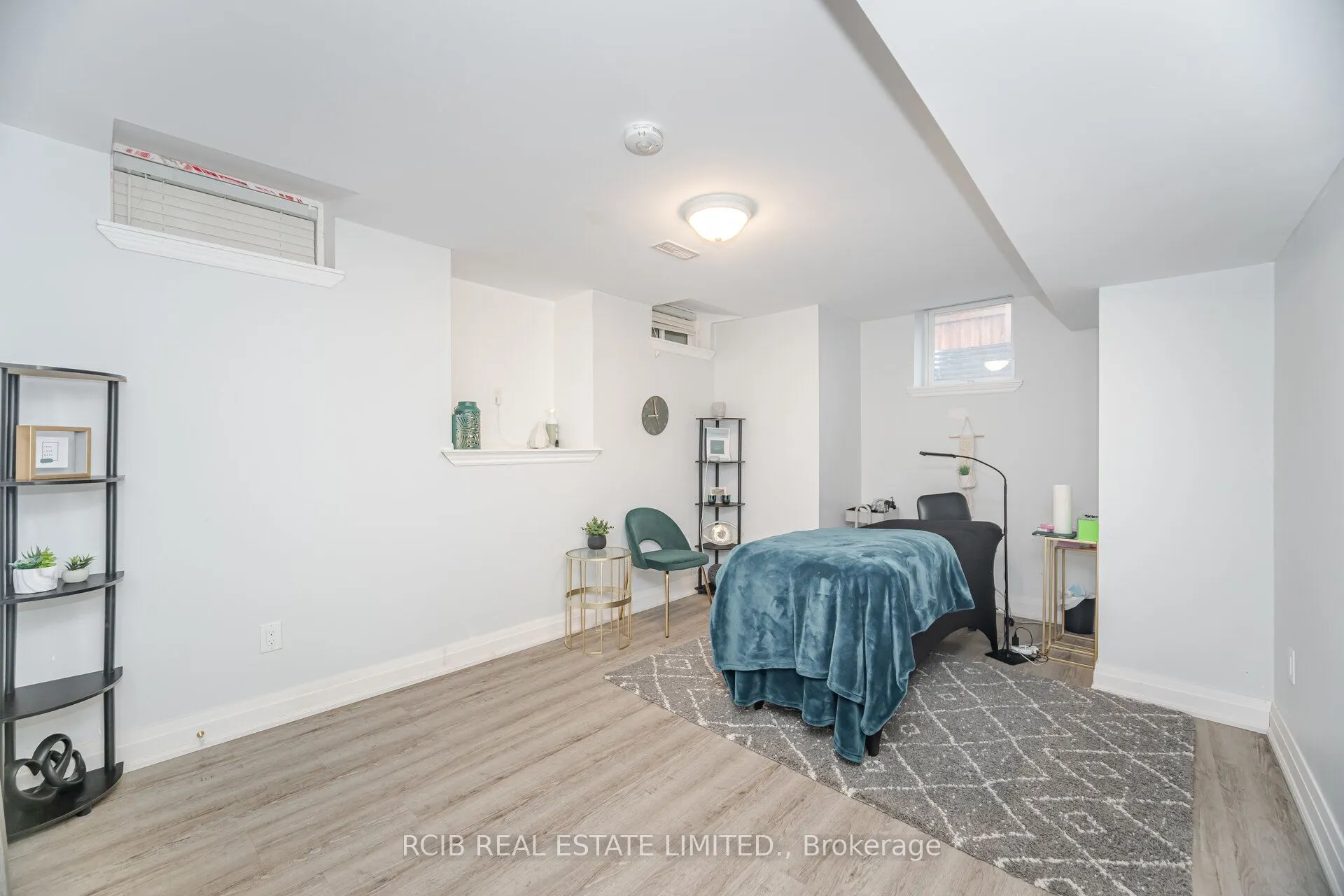 27 Blackstone River Drive