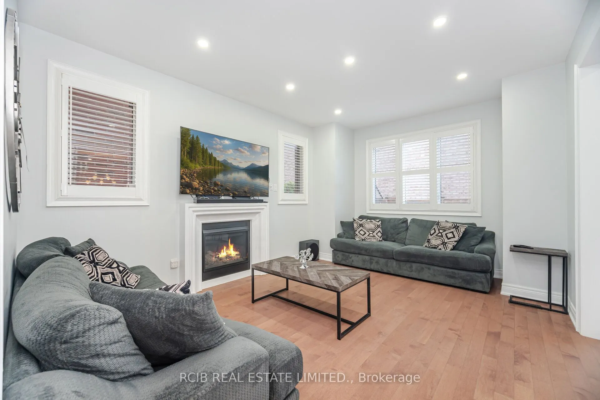 27 Blackstone River Drive