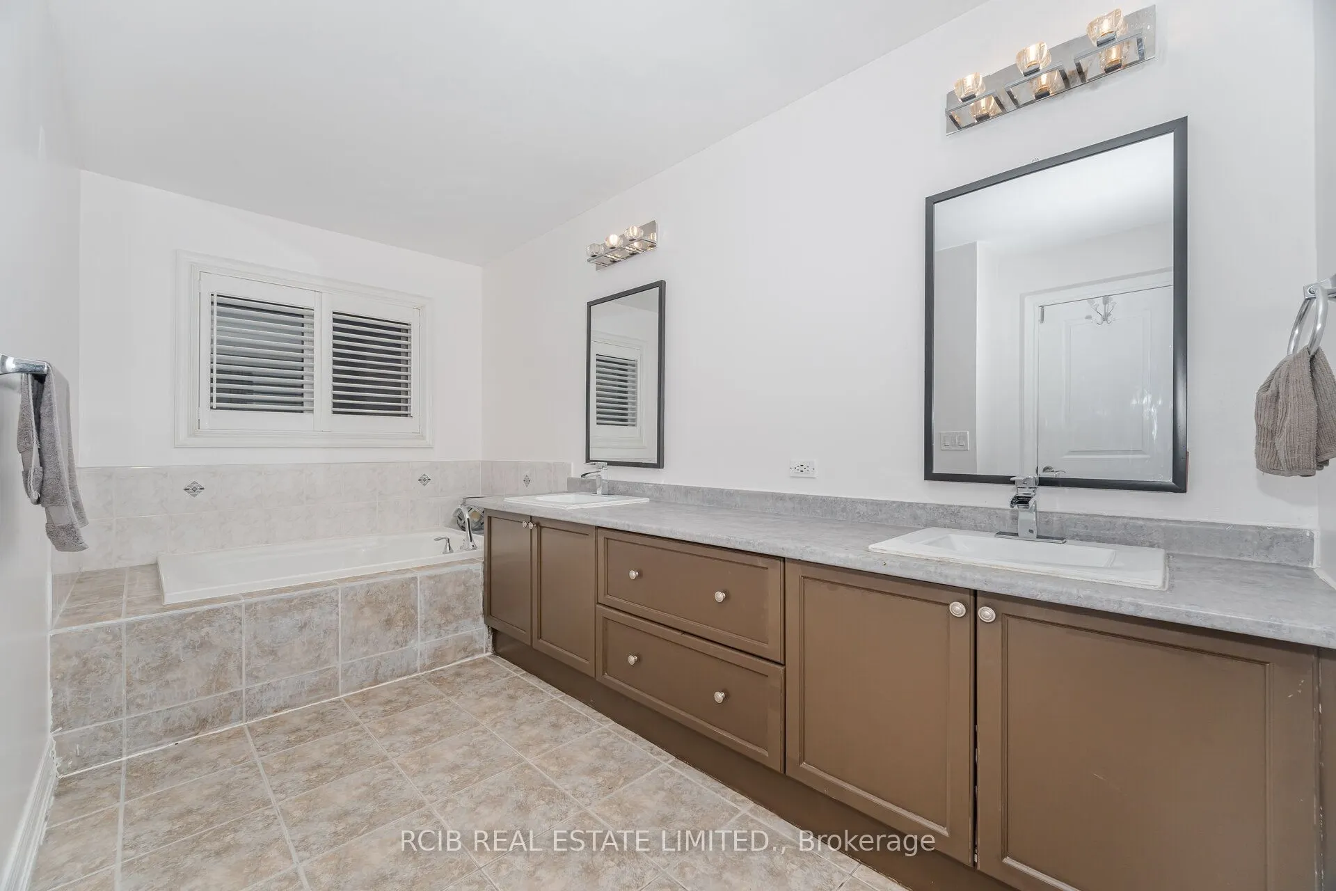 27 Blackstone River Drive