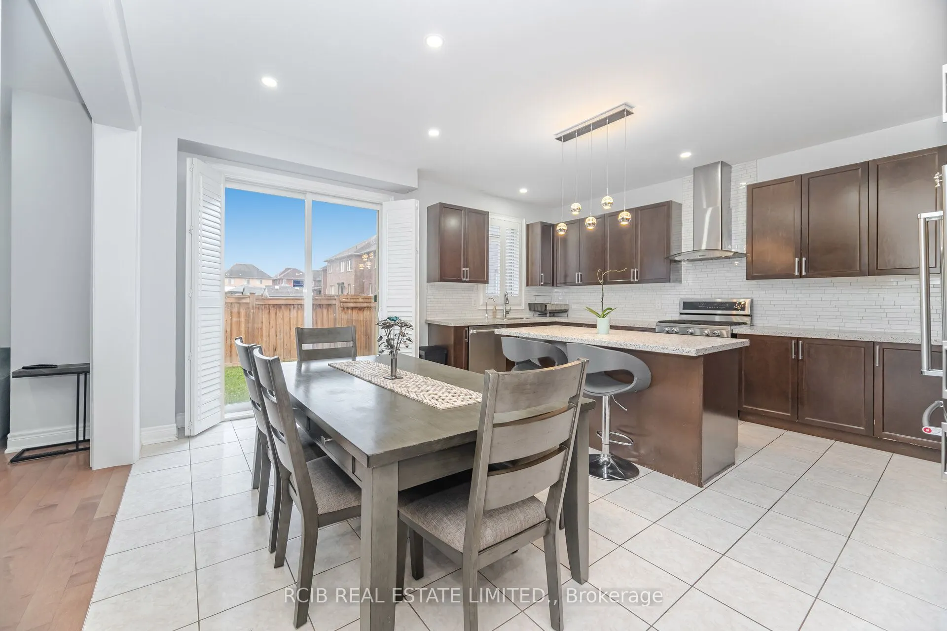 27 Blackstone River Drive