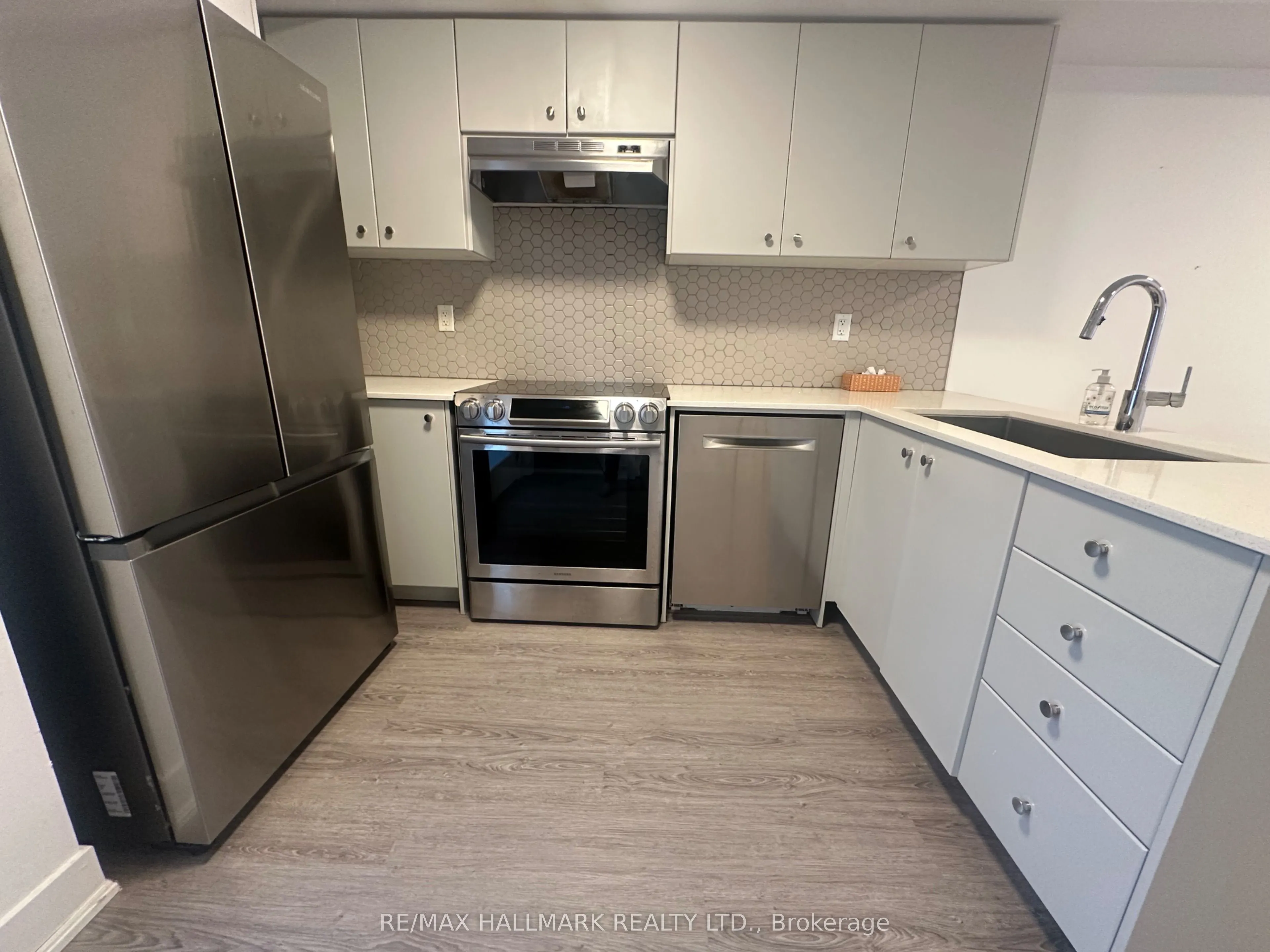 8 Drummond Street, #418