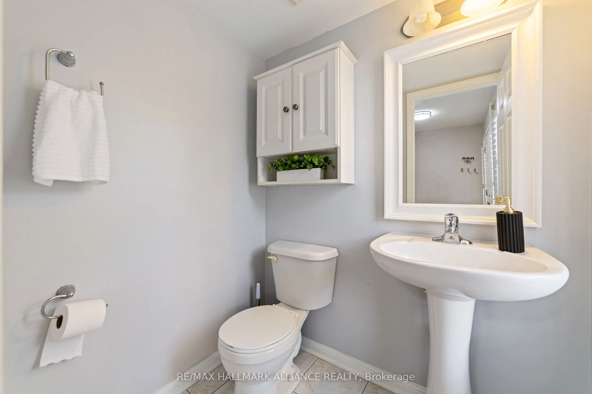 402 Schreyer Crescent