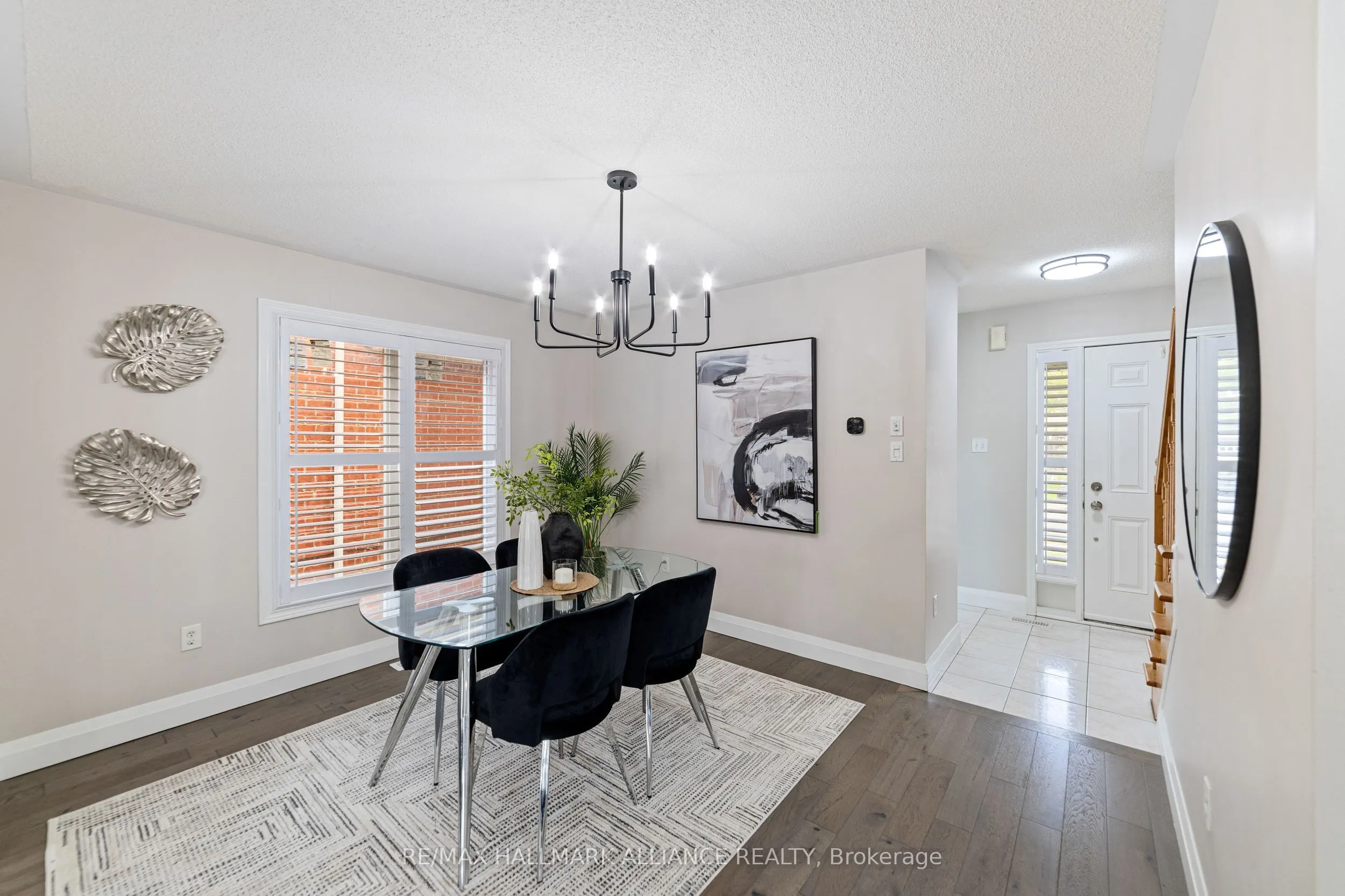 402 Schreyer Crescent