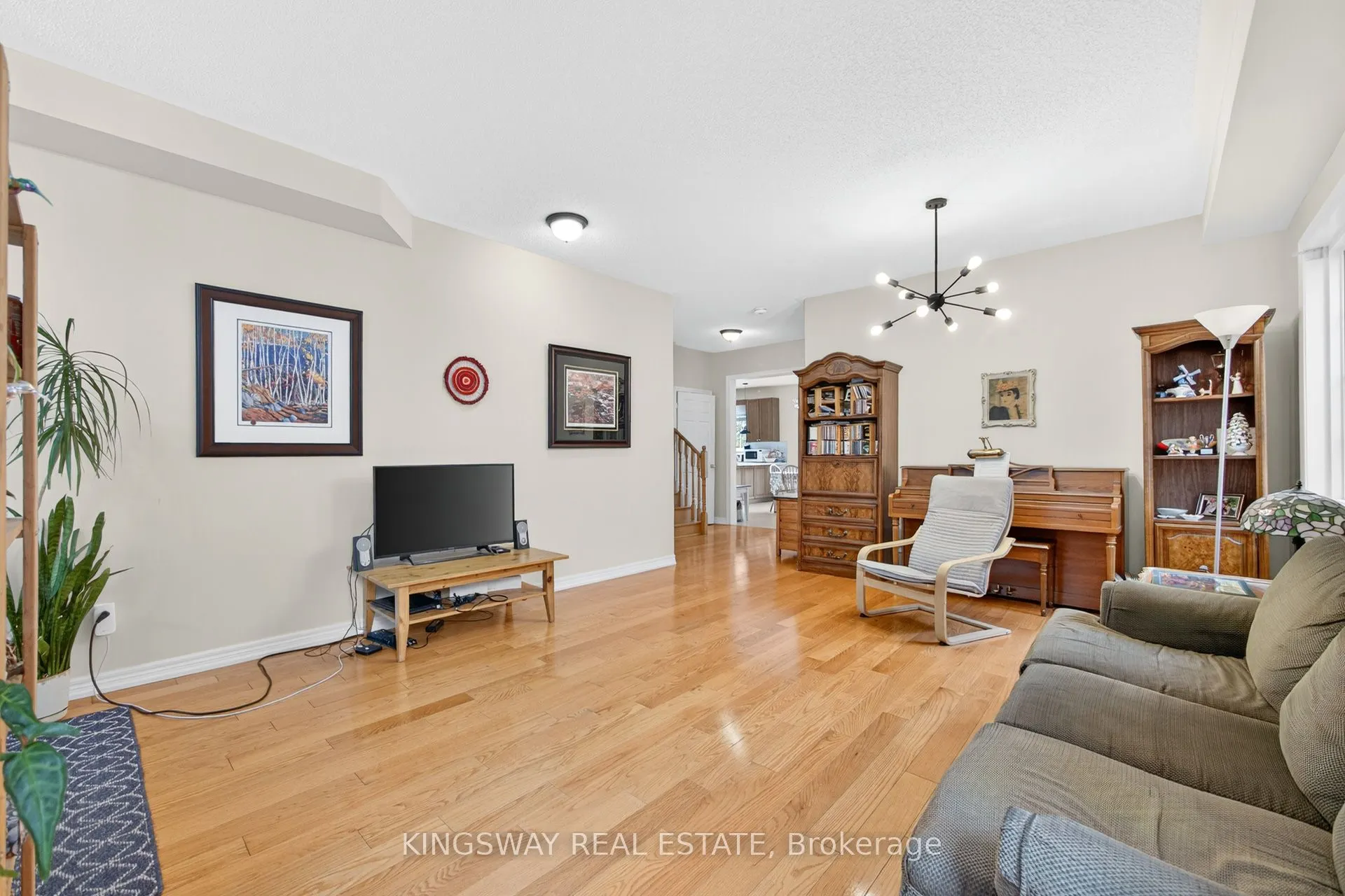 284 Holmes Crescent
