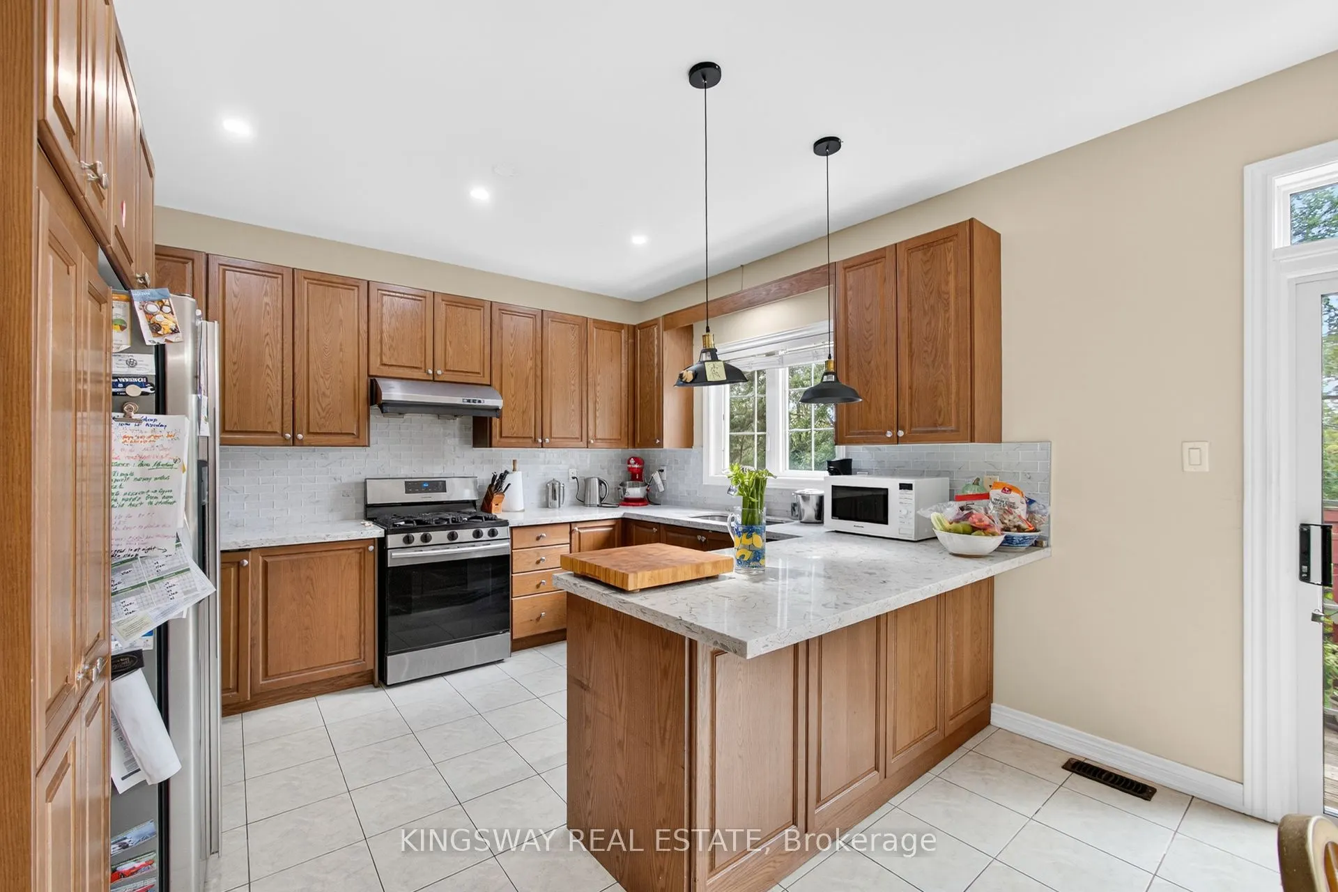 284 Holmes Crescent