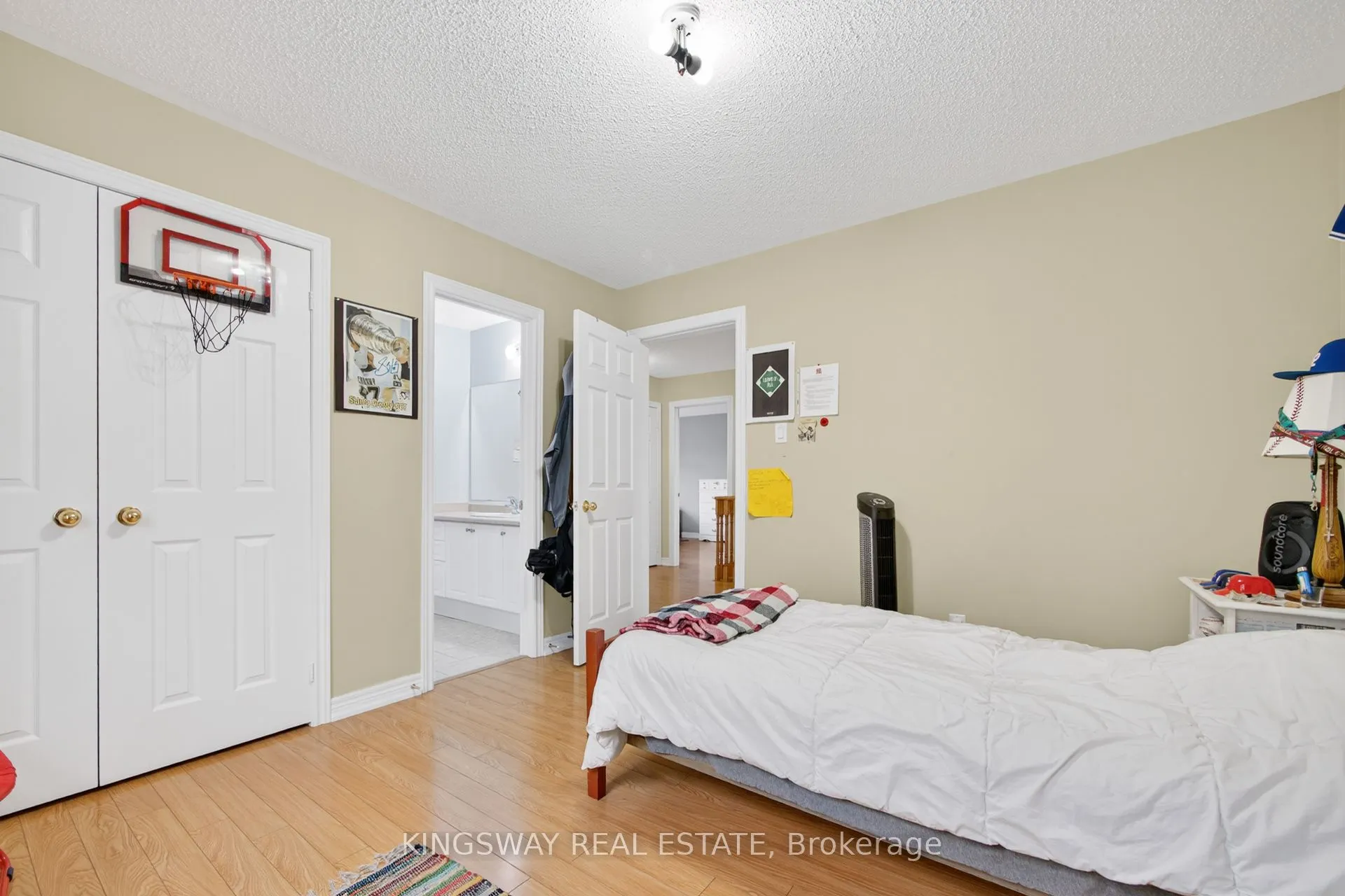 284 Holmes Crescent