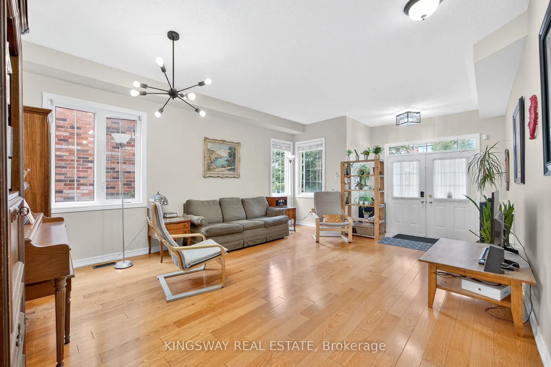 284 Holmes Crescent