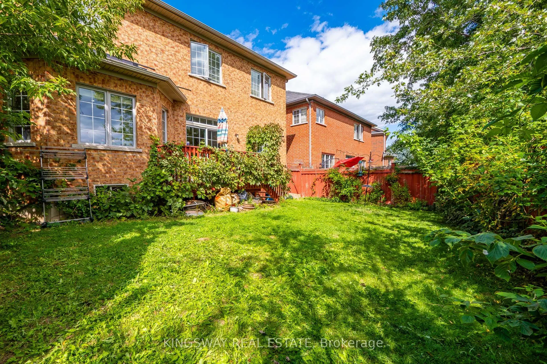 284 Holmes Crescent