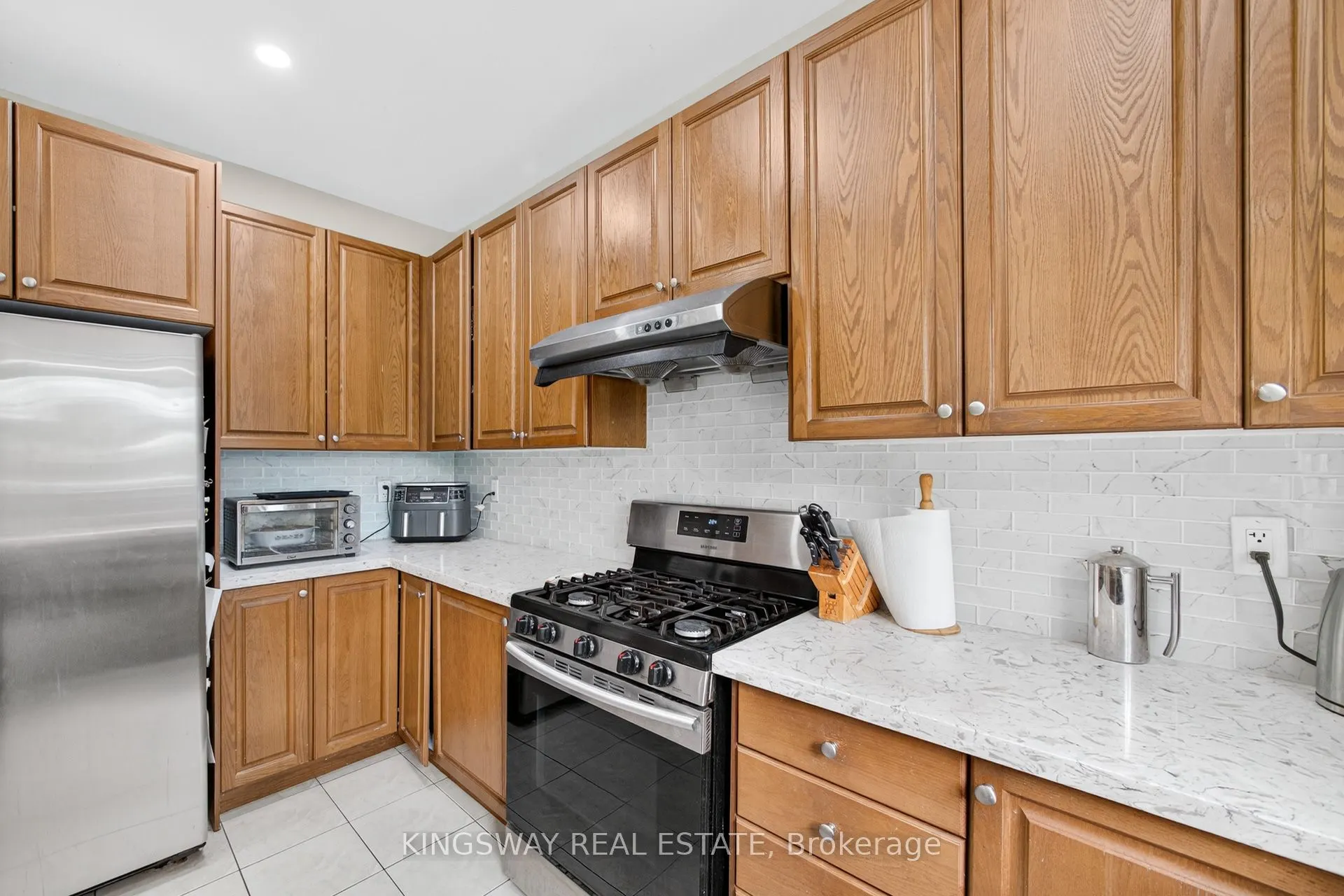 284 Holmes Crescent