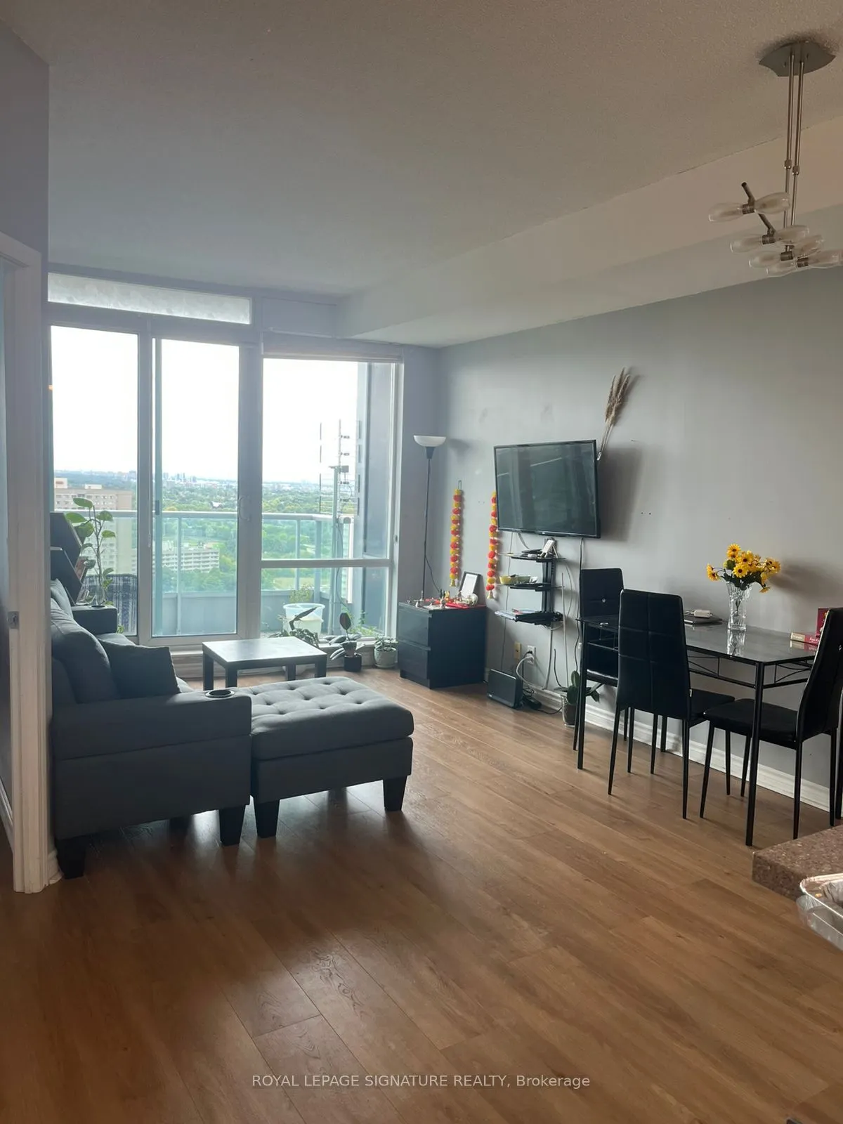 33 Elm Drive, #2211