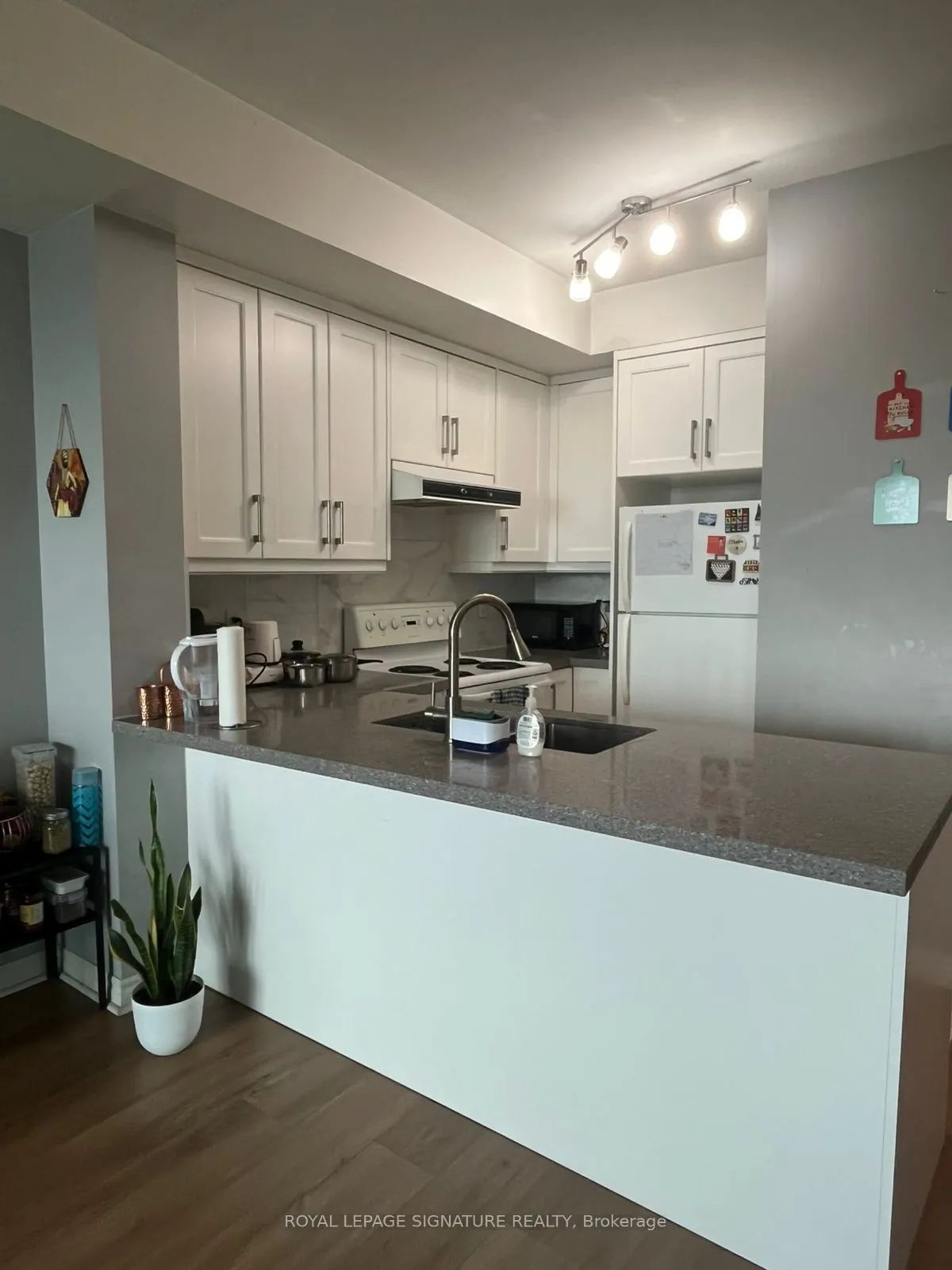 33 Elm Drive, #2211