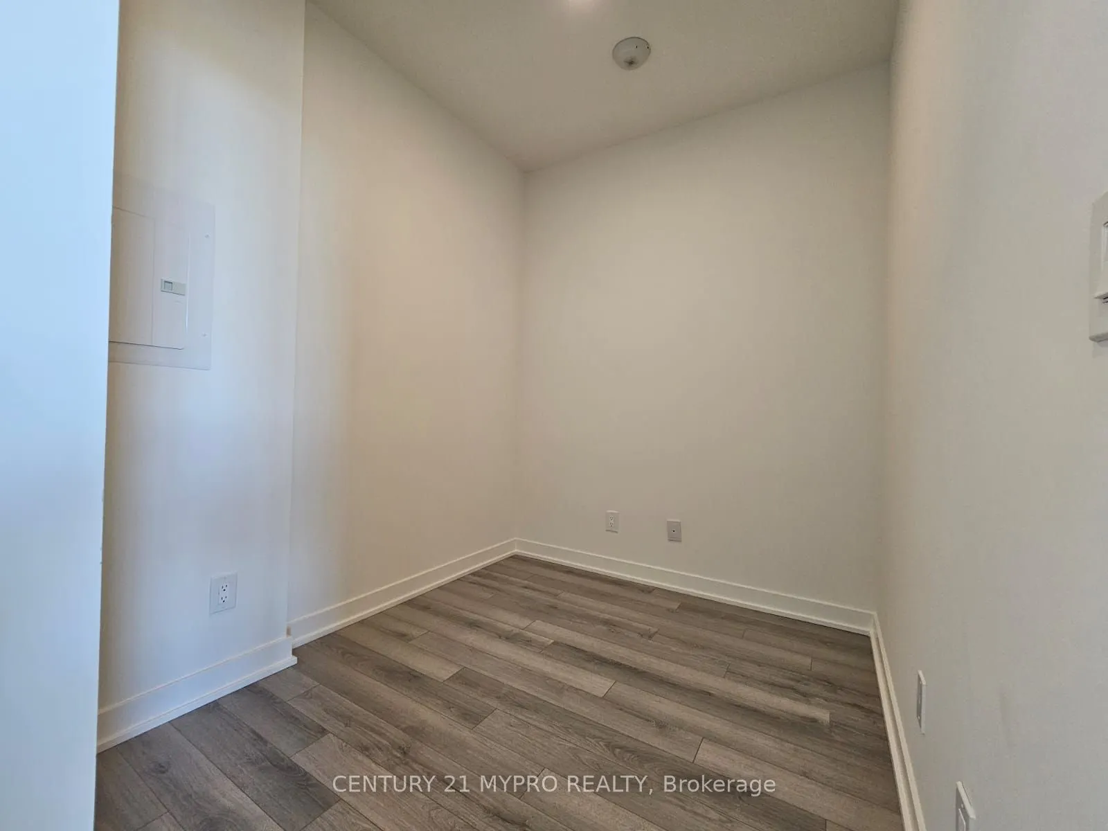 3079 Trafalgar Road, #2005