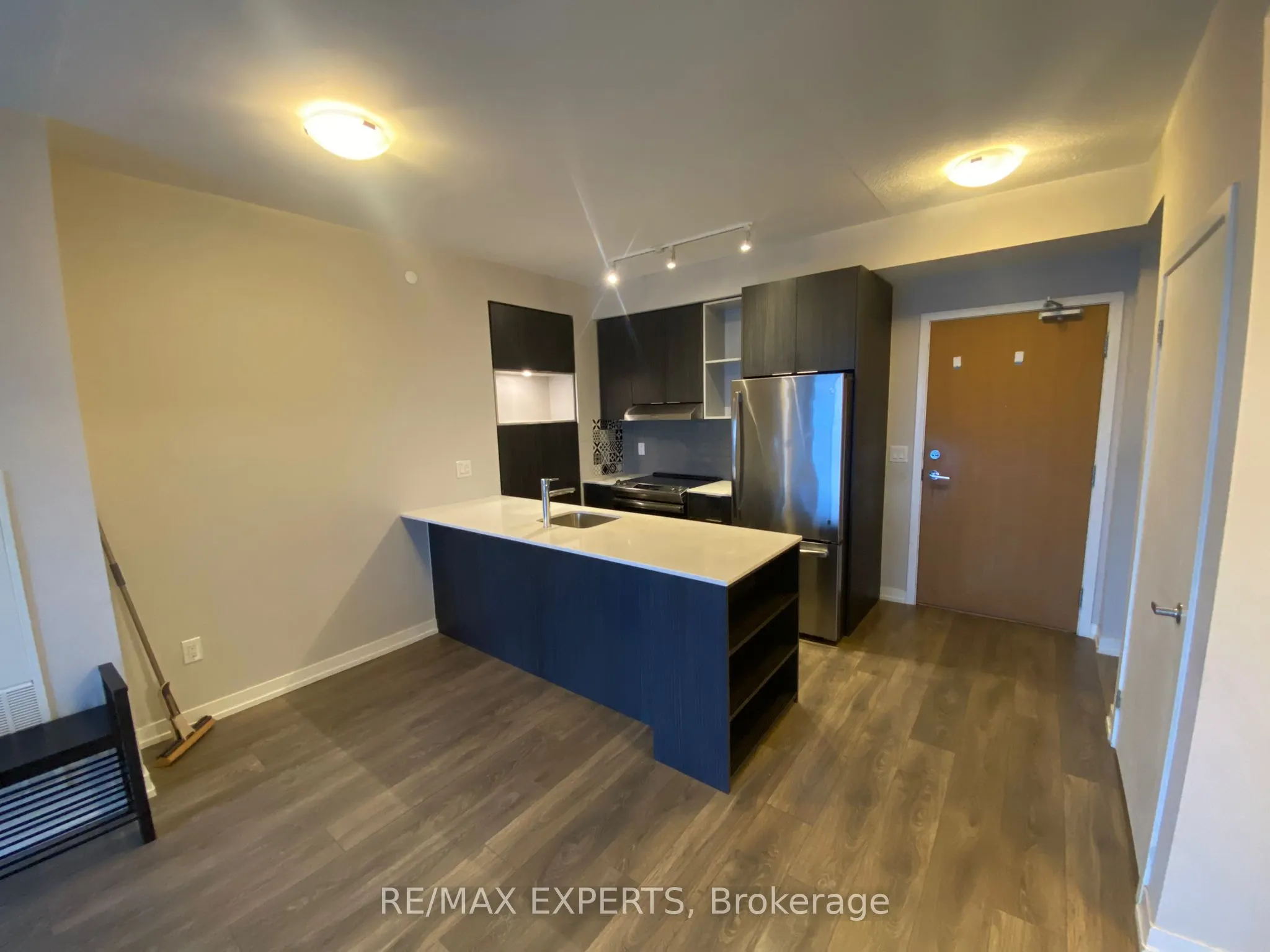 2520 Eglinton Avenue W, #1711