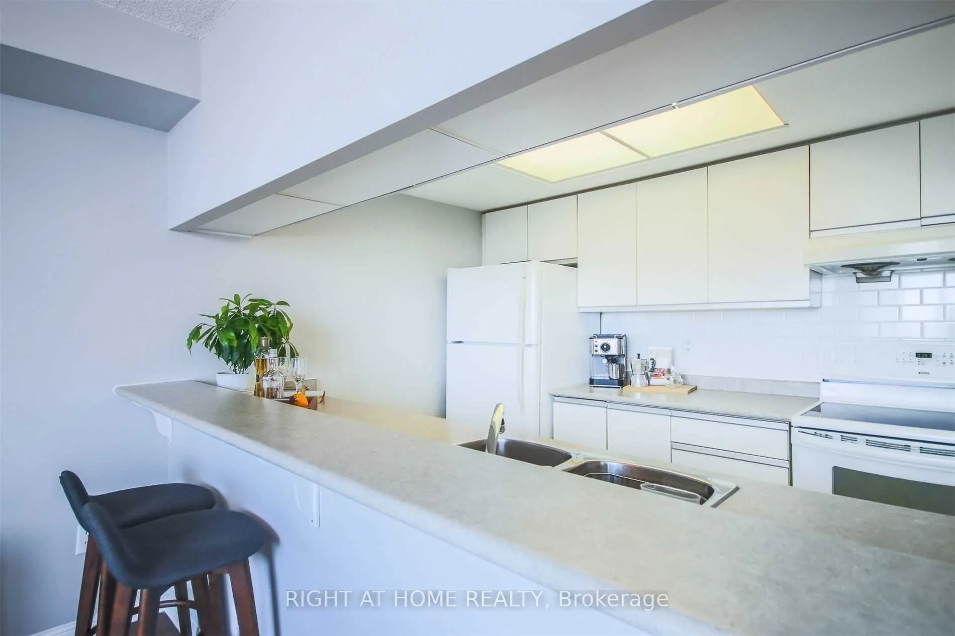 101 Subway Crescent, #2207