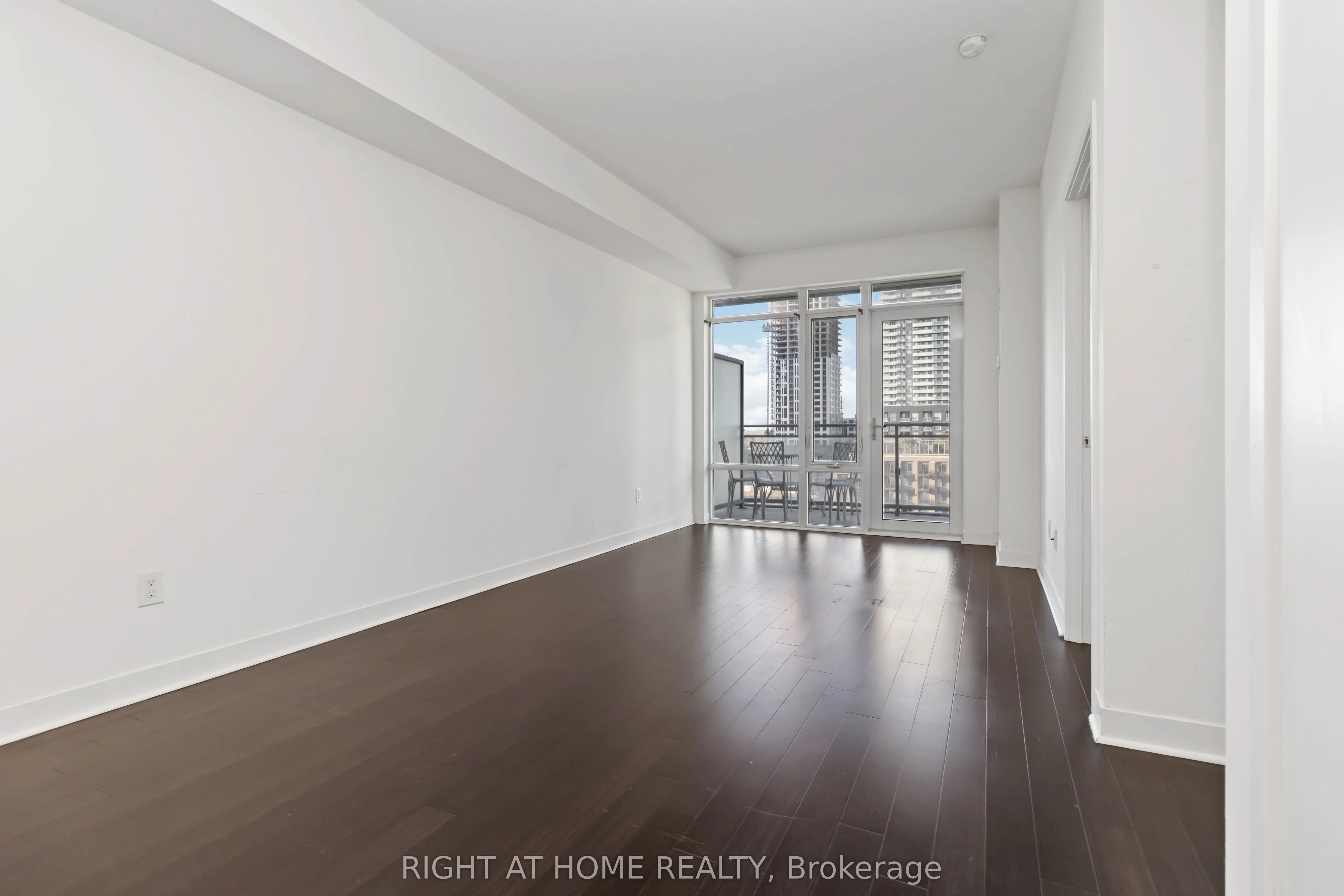 365 Prince of Wales Drive, #907