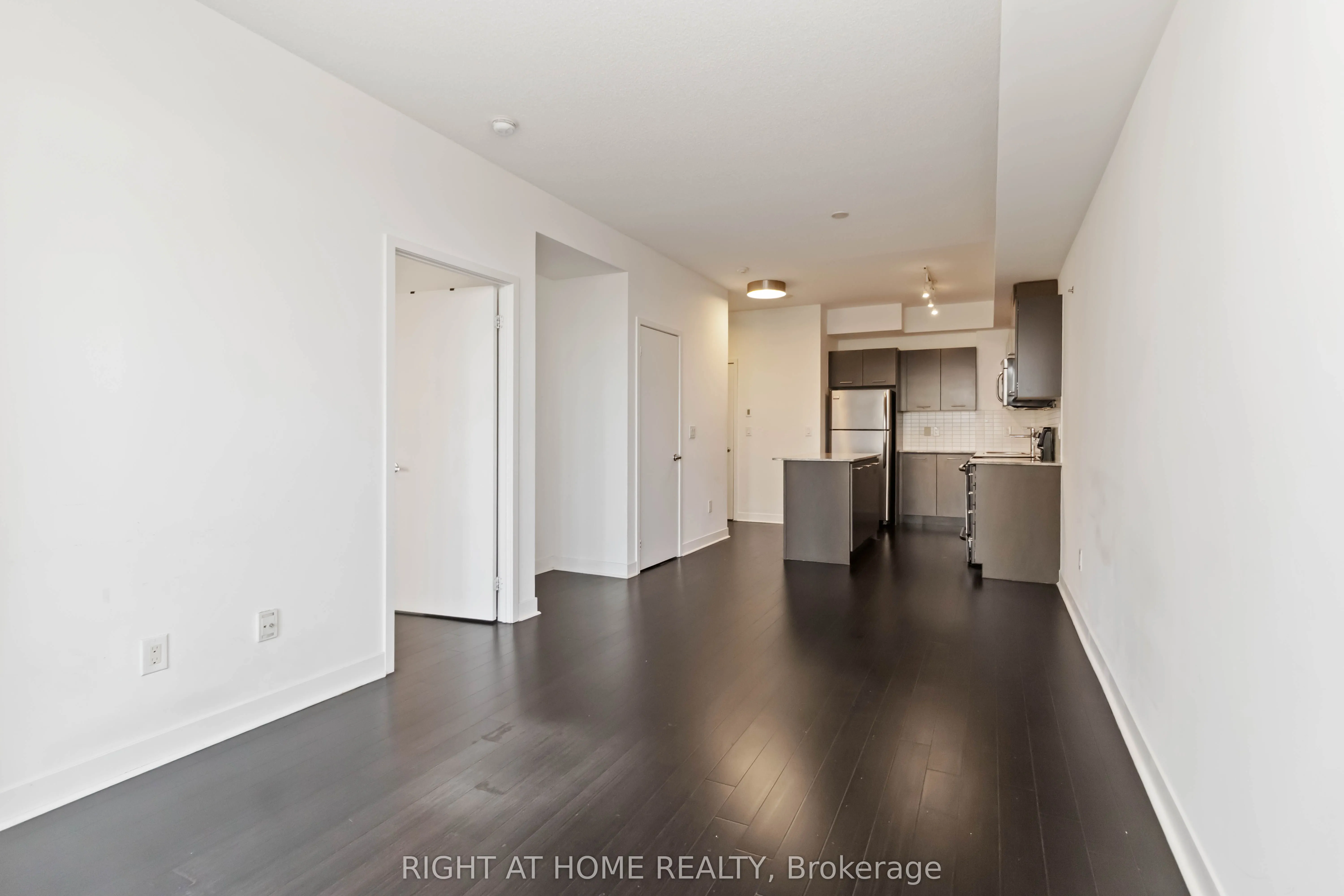 365 Prince of Wales Drive, #907
