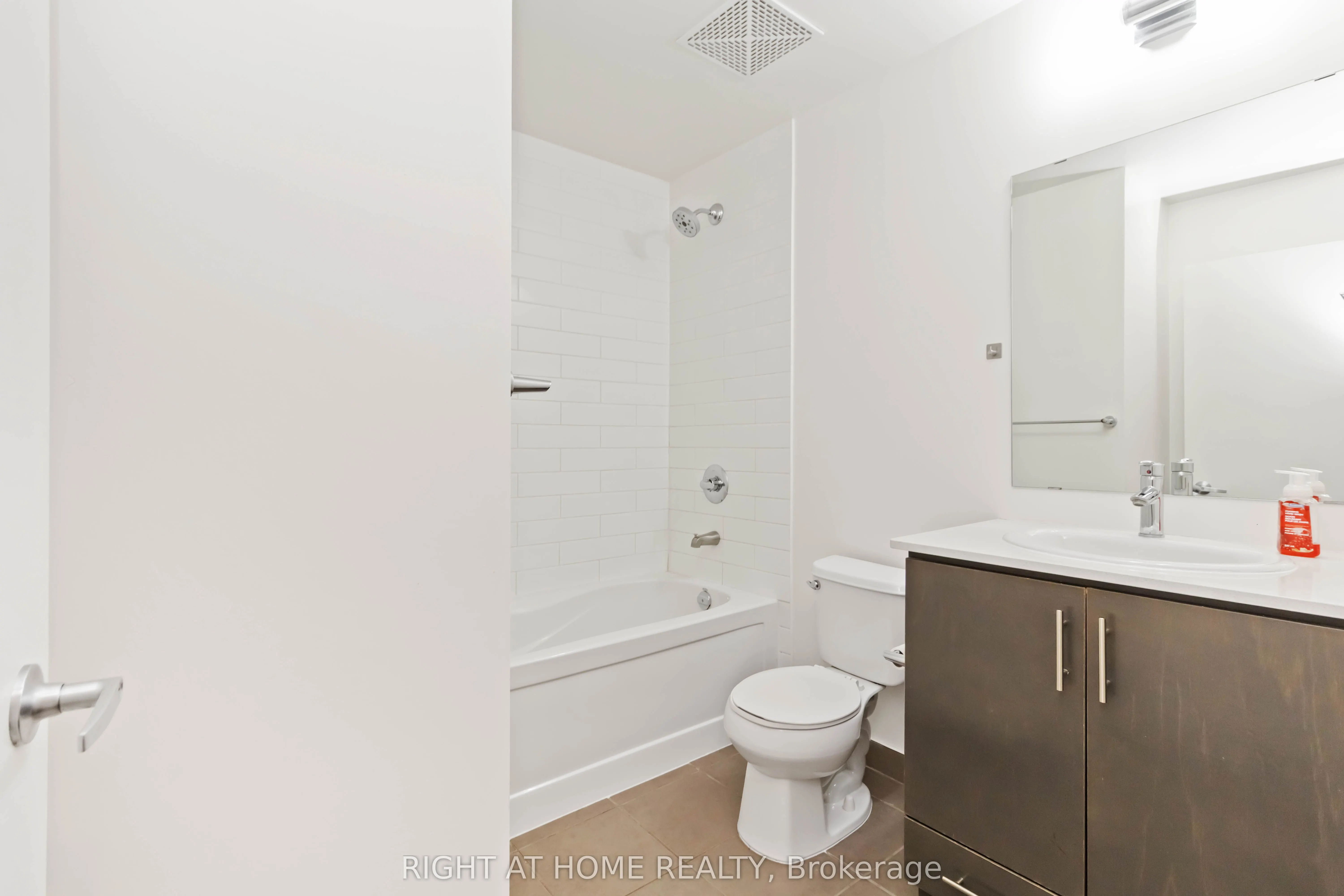 365 Prince of Wales Drive, #907