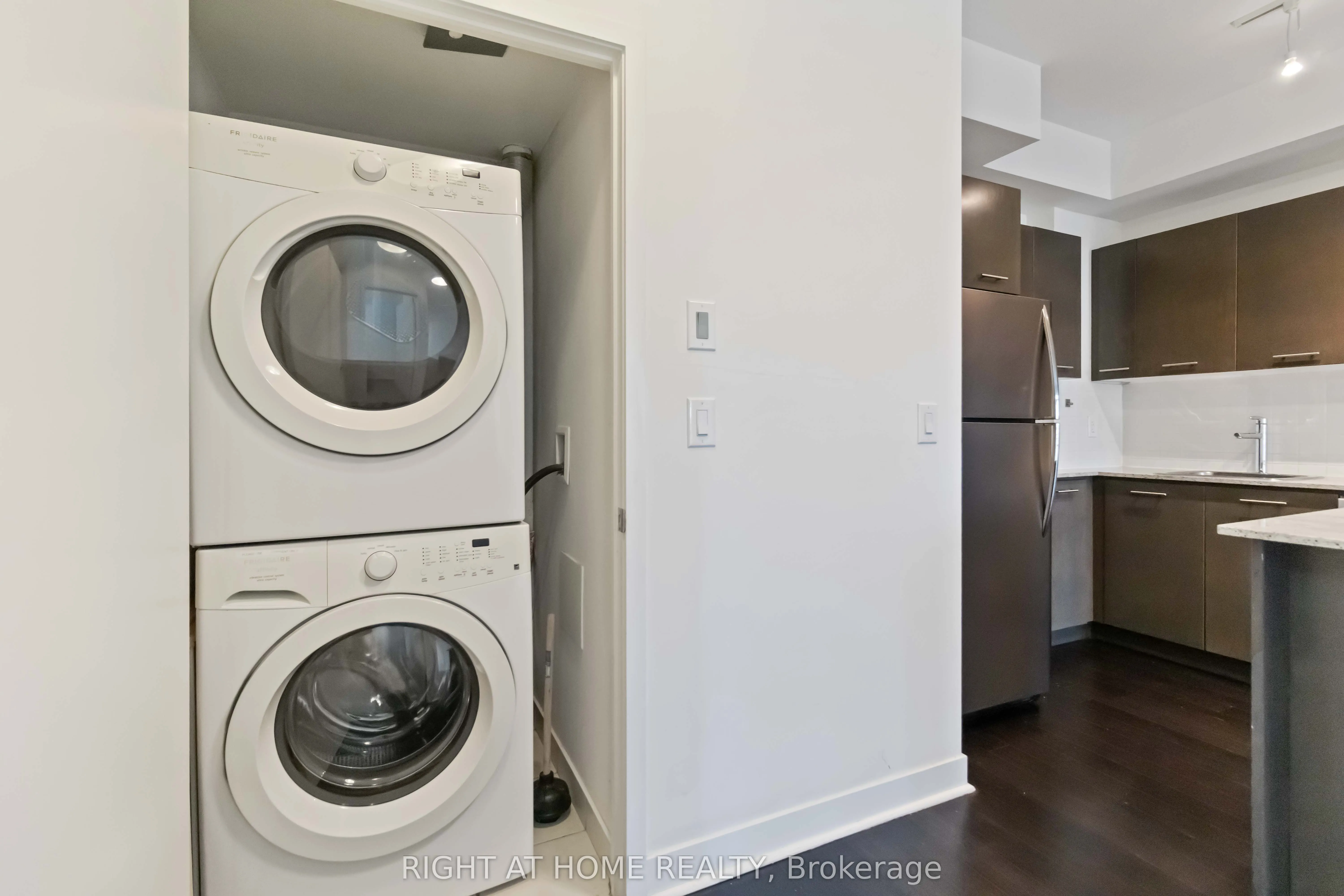 365 Prince of Wales Drive, #907