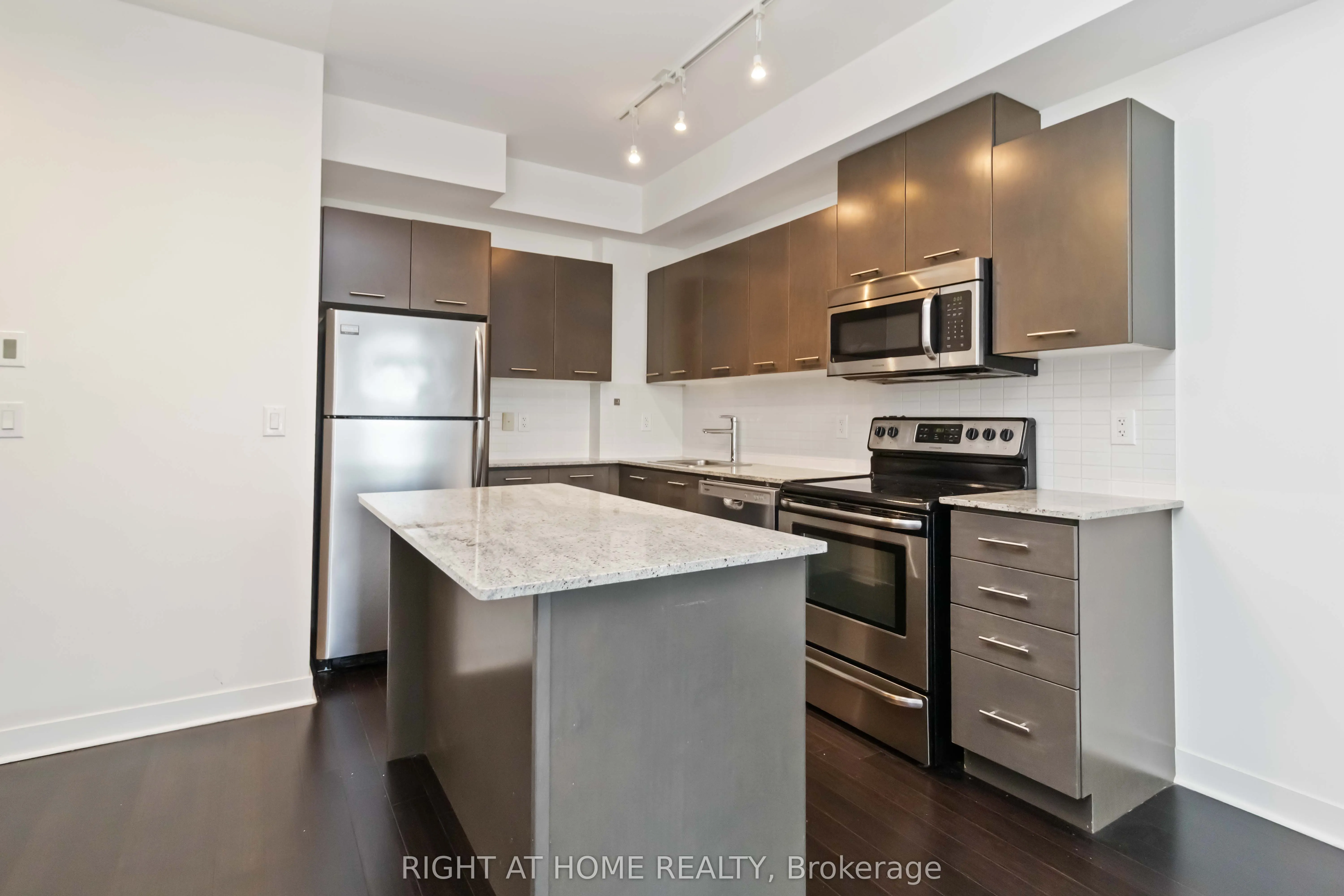 365 Prince of Wales Drive, #907